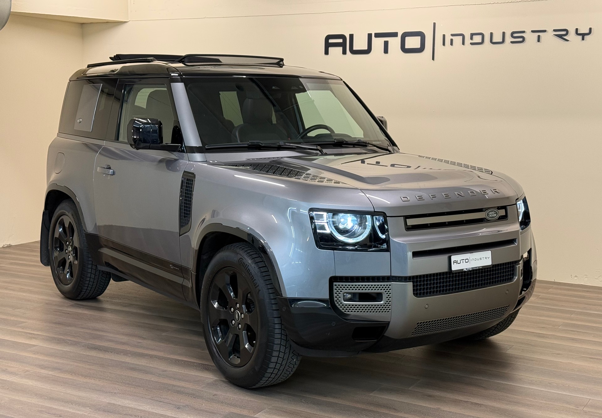 LAND ROVER Defender 90 P300 Si4 X-Dynamic SE AT8-image-6
