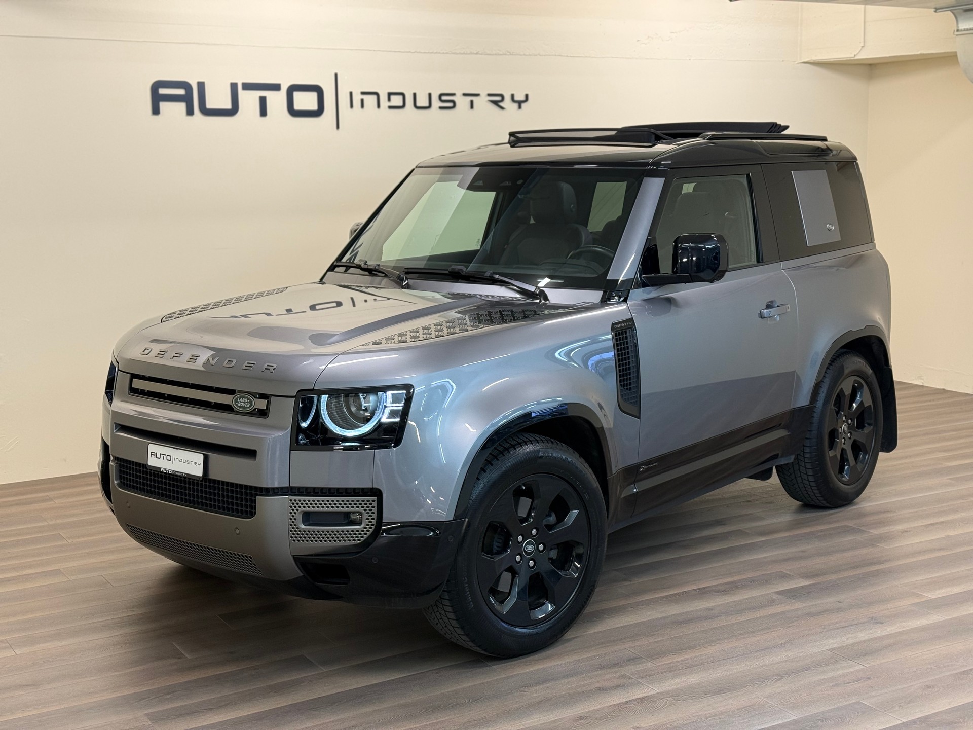 LAND ROVER Defender 90 P300 Si4 X-Dynamic SE AT8