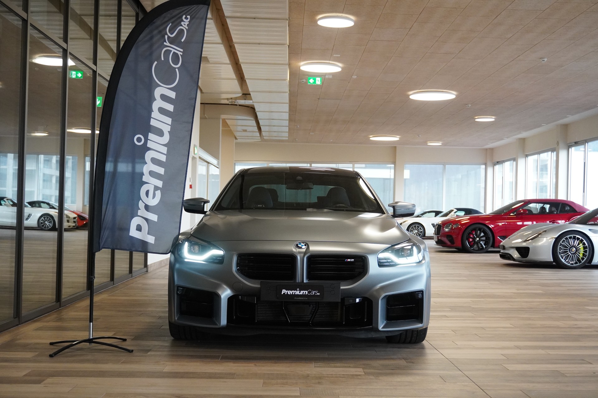 BMW M2 Steptronic-showroom-element-1