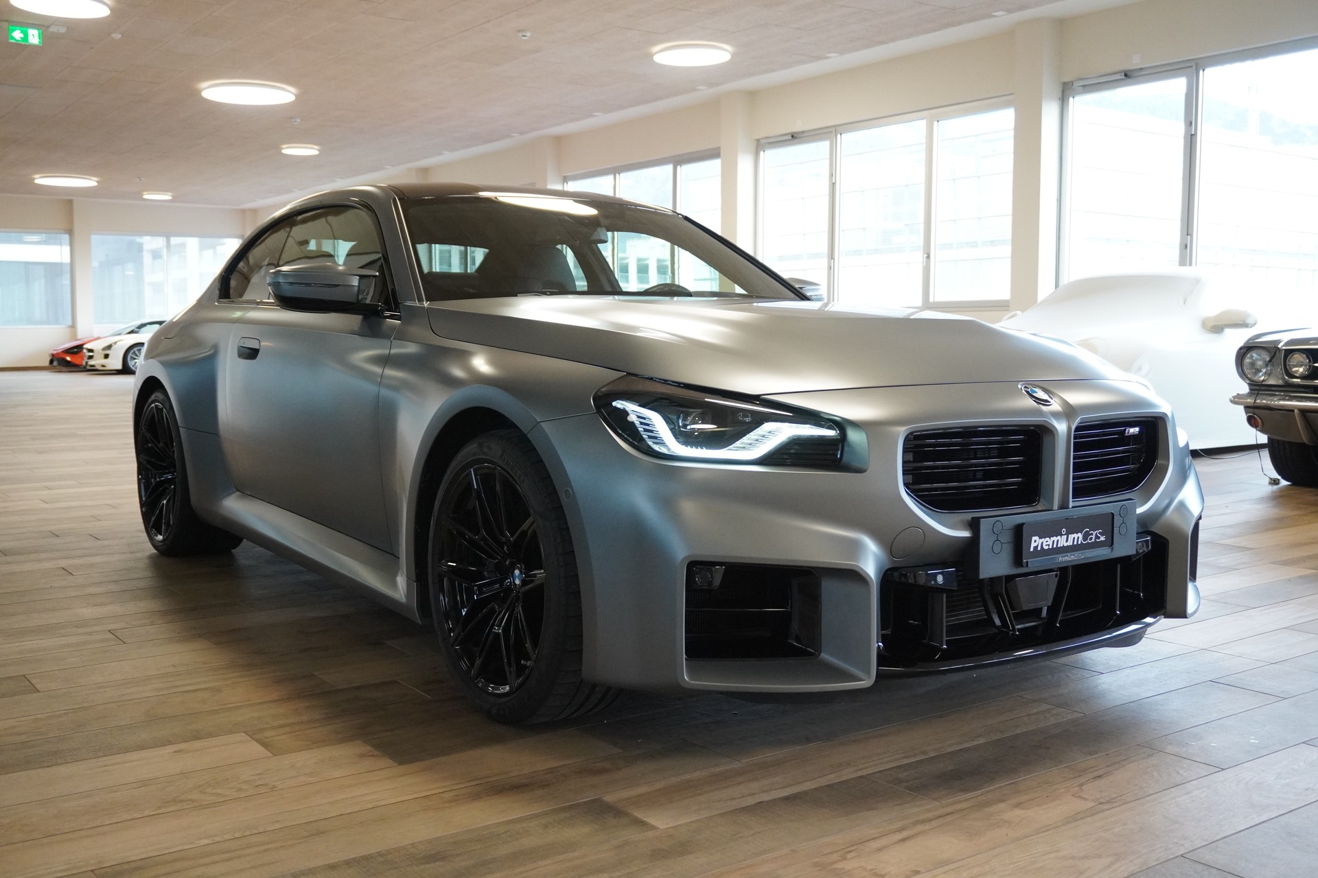 BMW M2 Steptronic-showroom-element-2