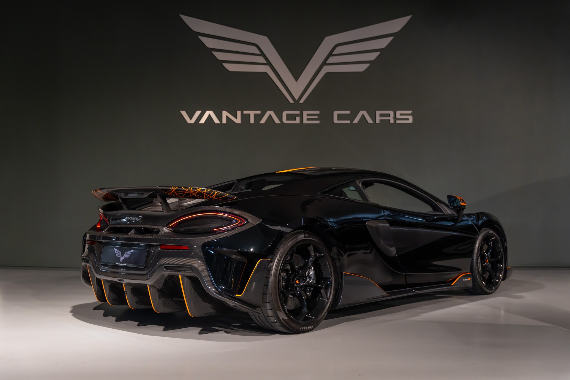 McLAREN 600LT-showroom-element-3