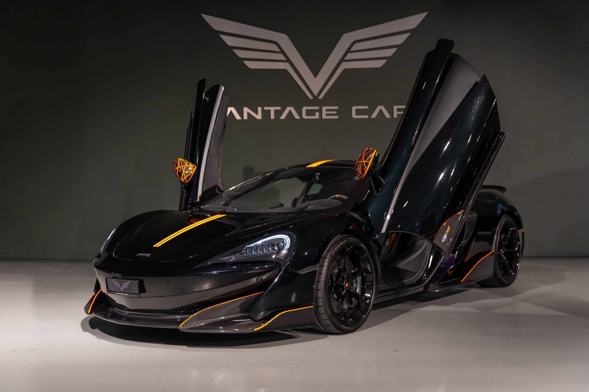 McLAREN 600LT-showroom-element-1