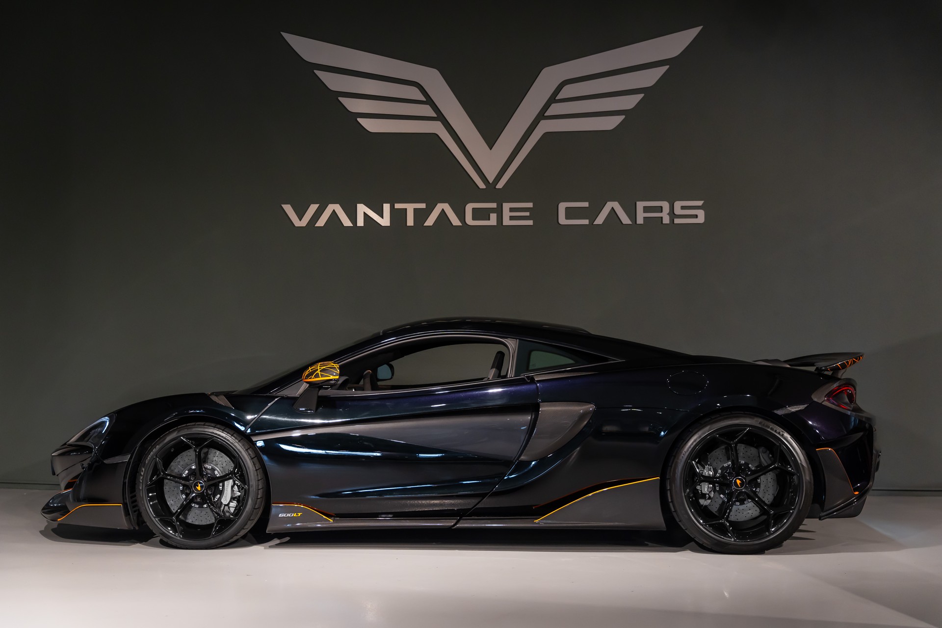 McLAREN 600LT-showroom-element-2