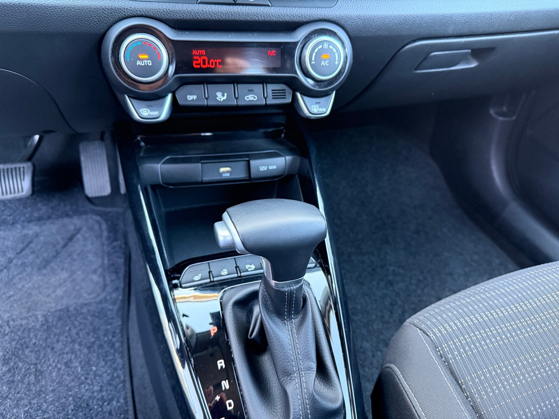 KIA Stonic 1.0 T-GDI Style DCT-image-8