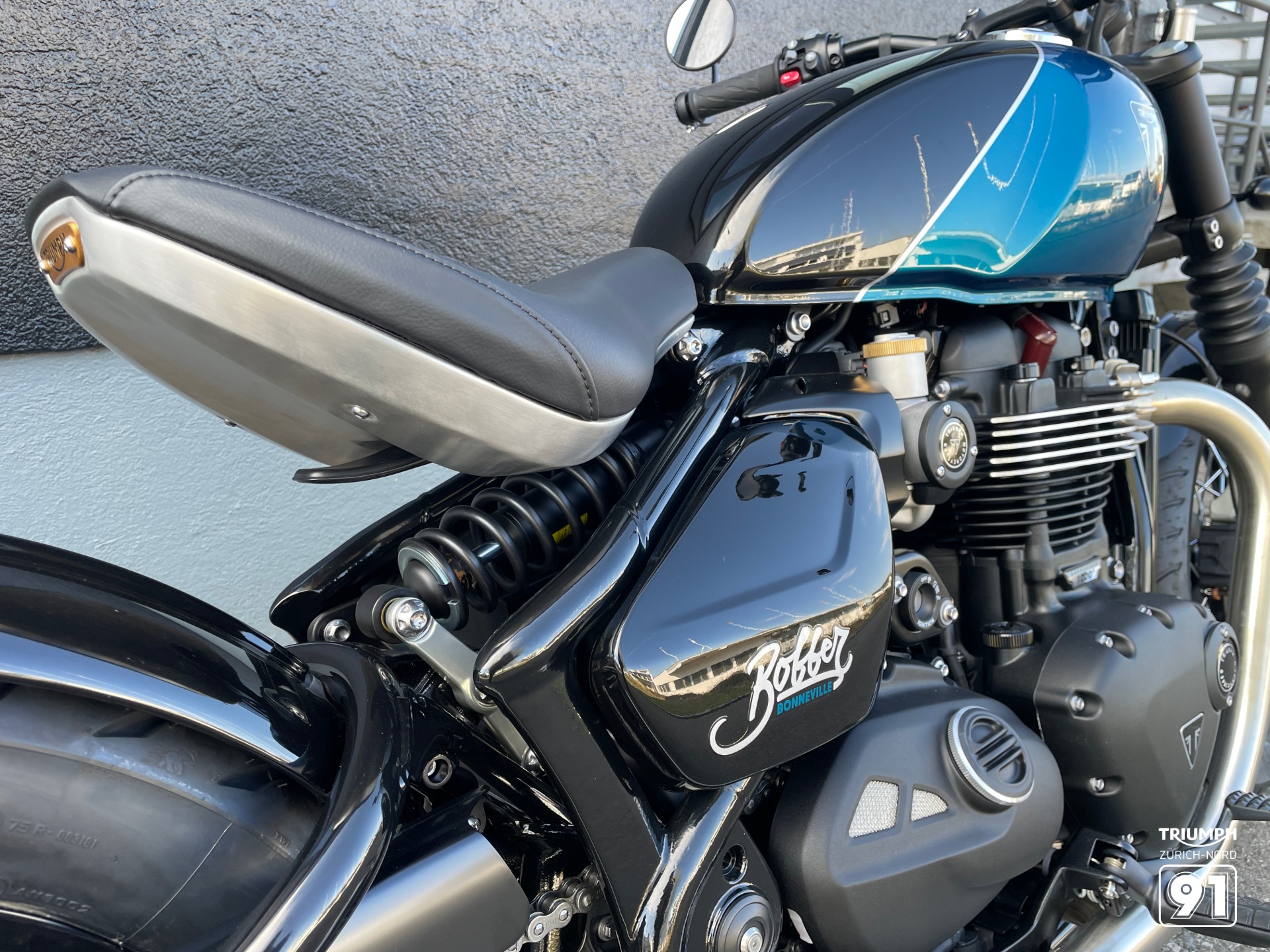 TRIUMPH Triumph Bonneville Bobber 1200-image-4