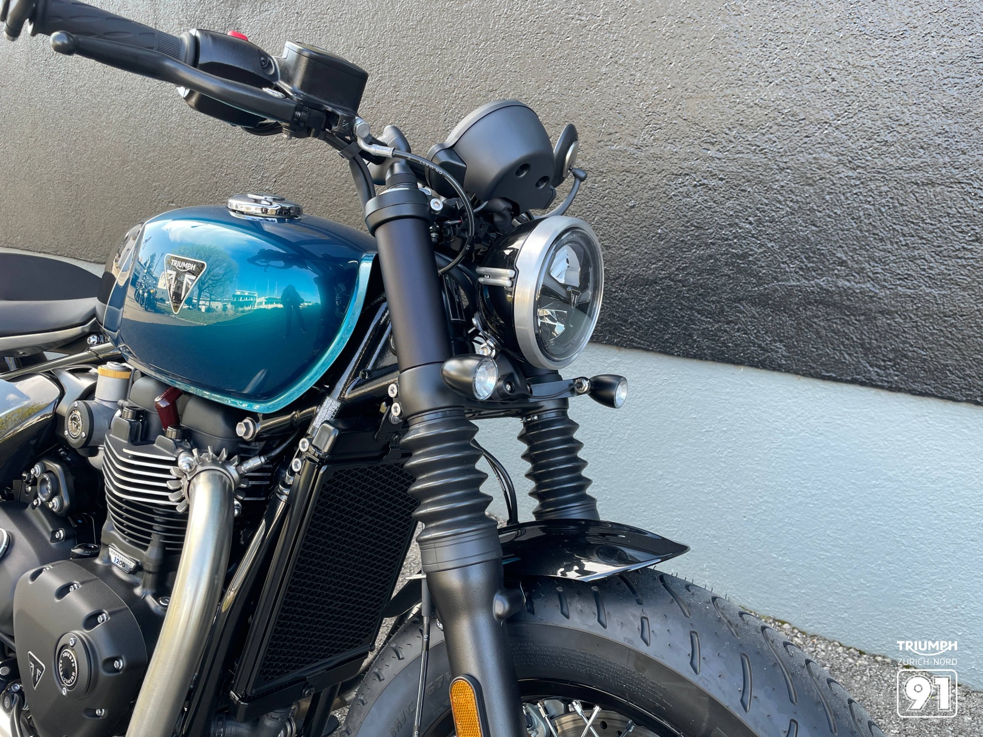 TRIUMPH Triumph Bonneville Bobber 1200-showroom-element-1