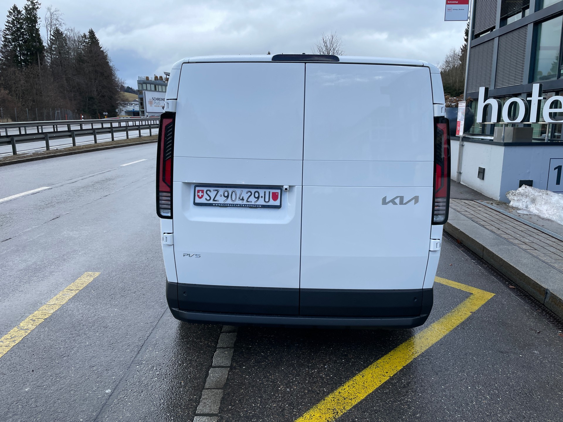 KIA PV5 Cargo 51.2 kWh Essential-image-6
