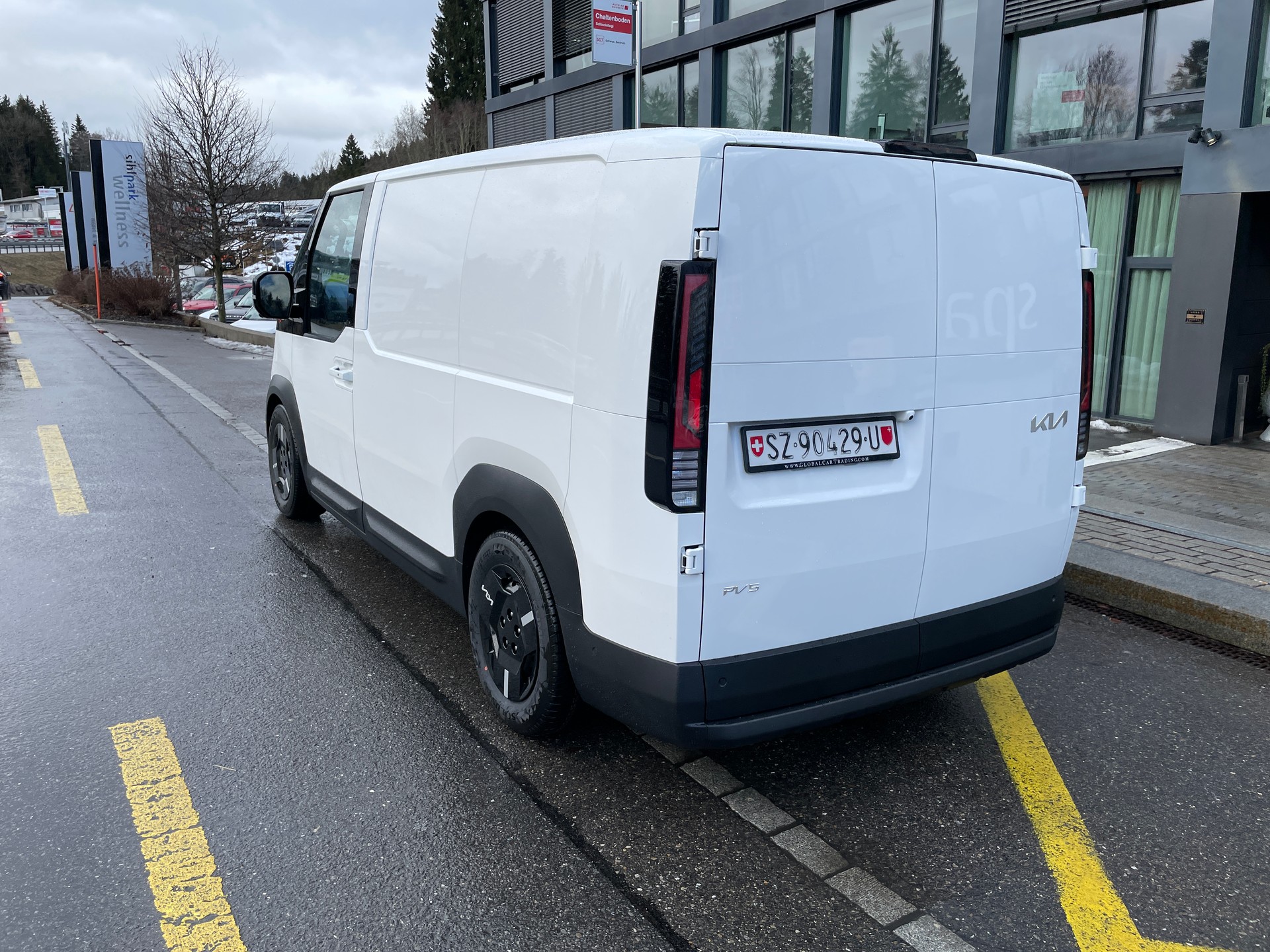 KIA PV5 Cargo 51.2 kWh Essential-image-8