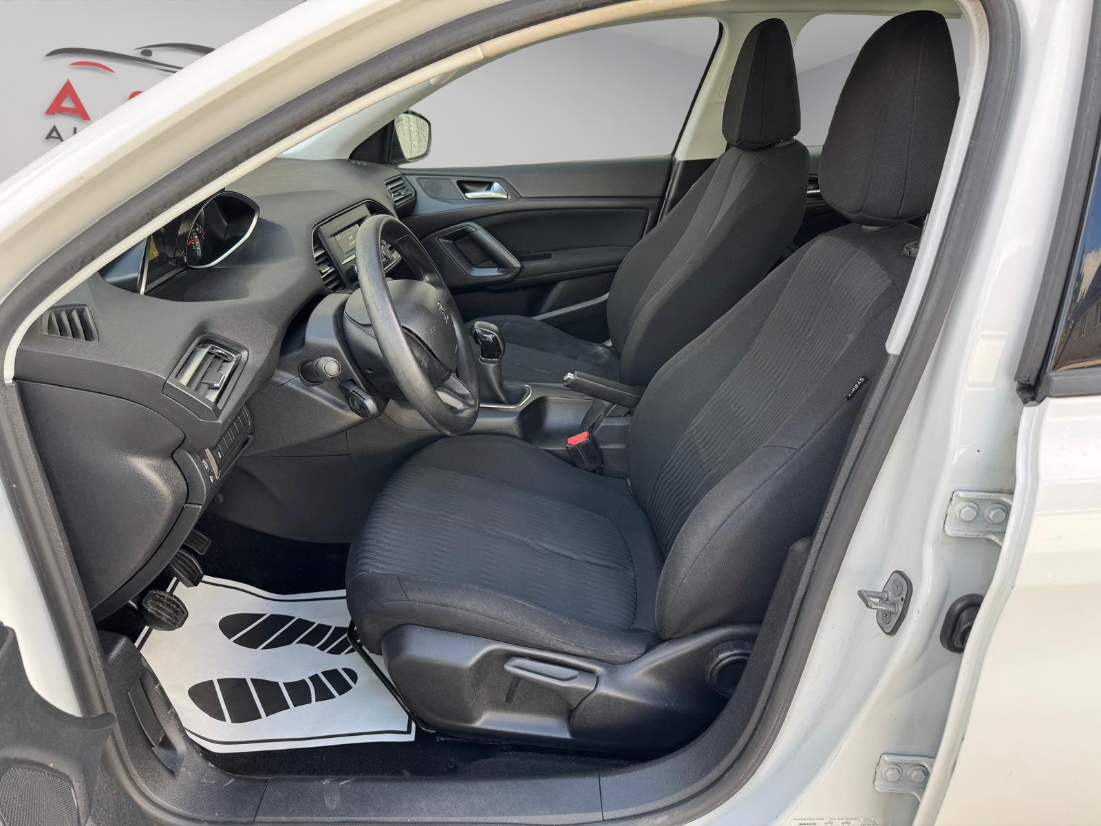 PEUGEOT 308 1.2 VTi Access-image-10