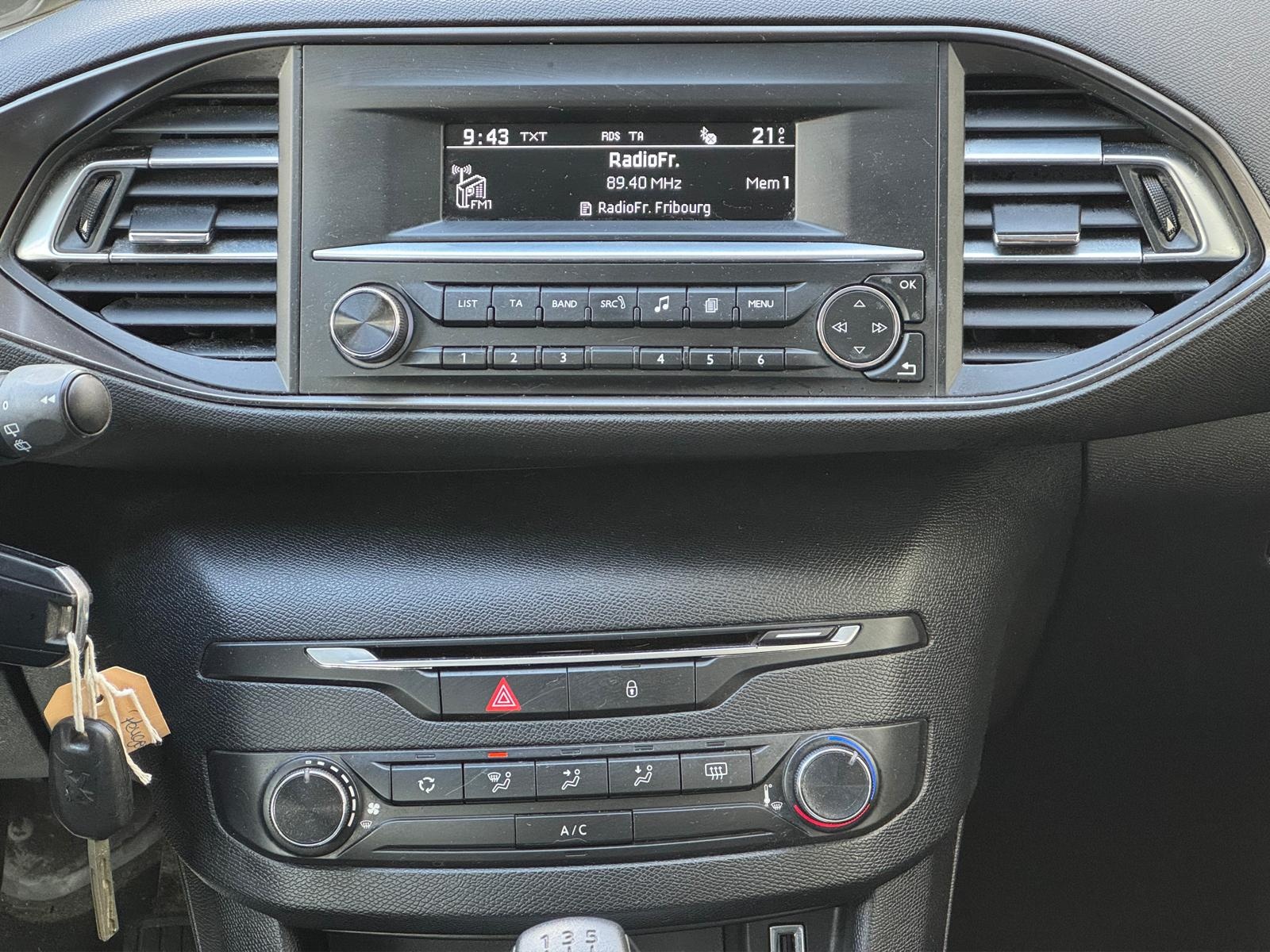 PEUGEOT 308 1.2 VTi Access-image-15
