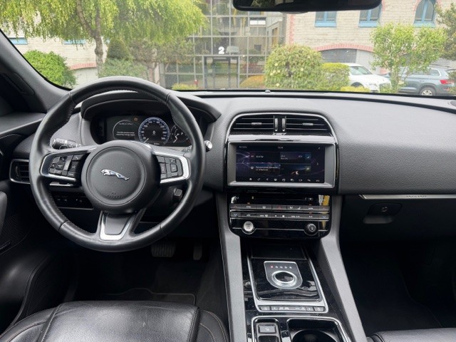 JAGUAR F-Pace 25d Prestige AWD Automatik-image-7