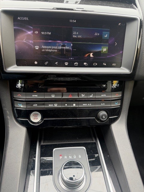 JAGUAR F-Pace 25d Prestige AWD Automatik-image-8