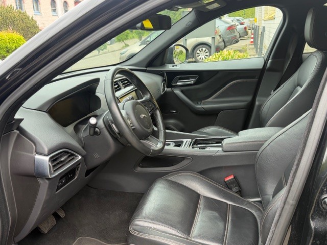 JAGUAR F-Pace 25d Prestige AWD Automatik-image-5