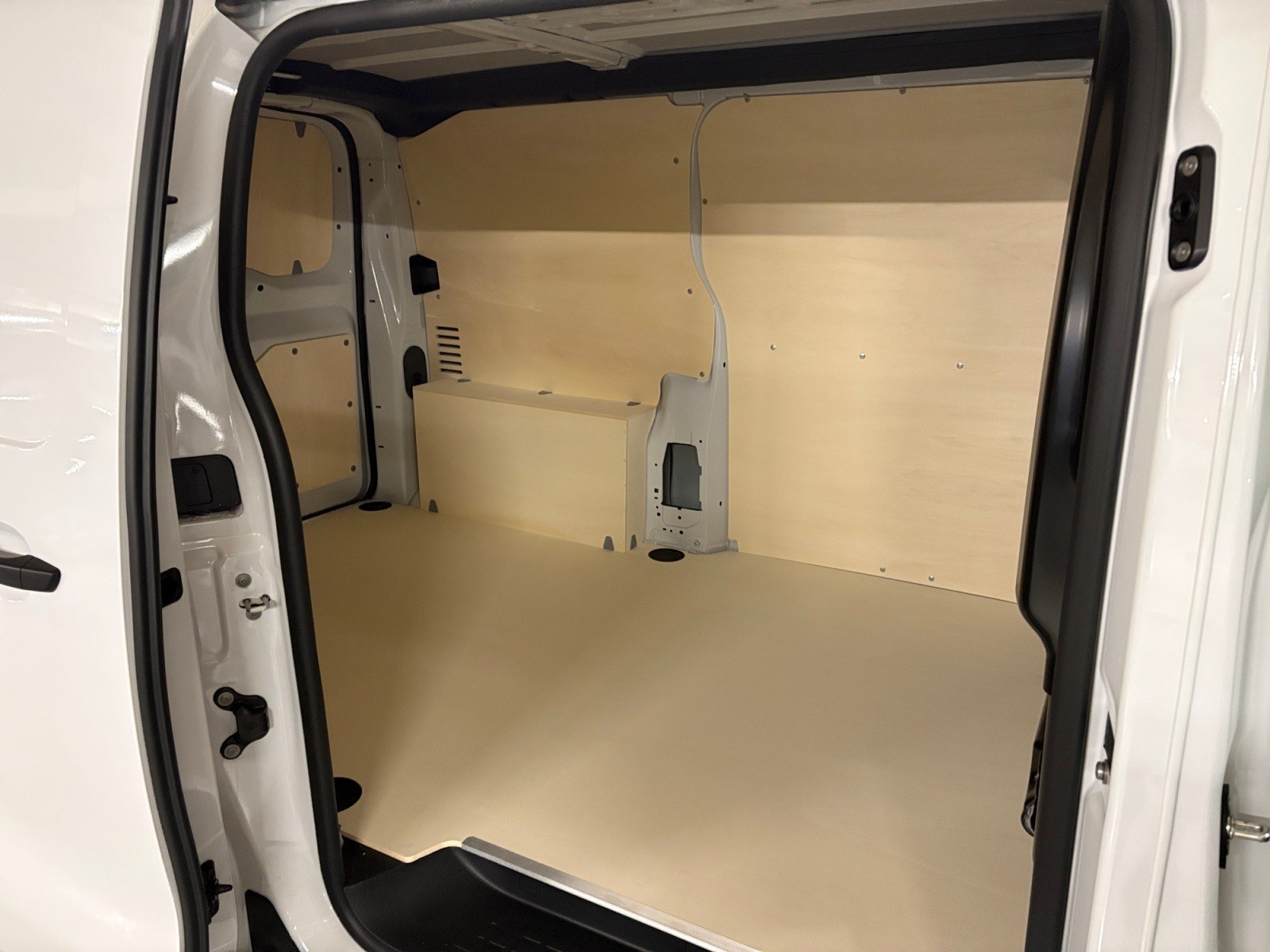 PEUGEOT Expert 1.5 BlueHDi 120 S&S PACK DYNAMIC SURROUND VISION/ VISIBILITY/ KIT BOIS COMPLET-image-13