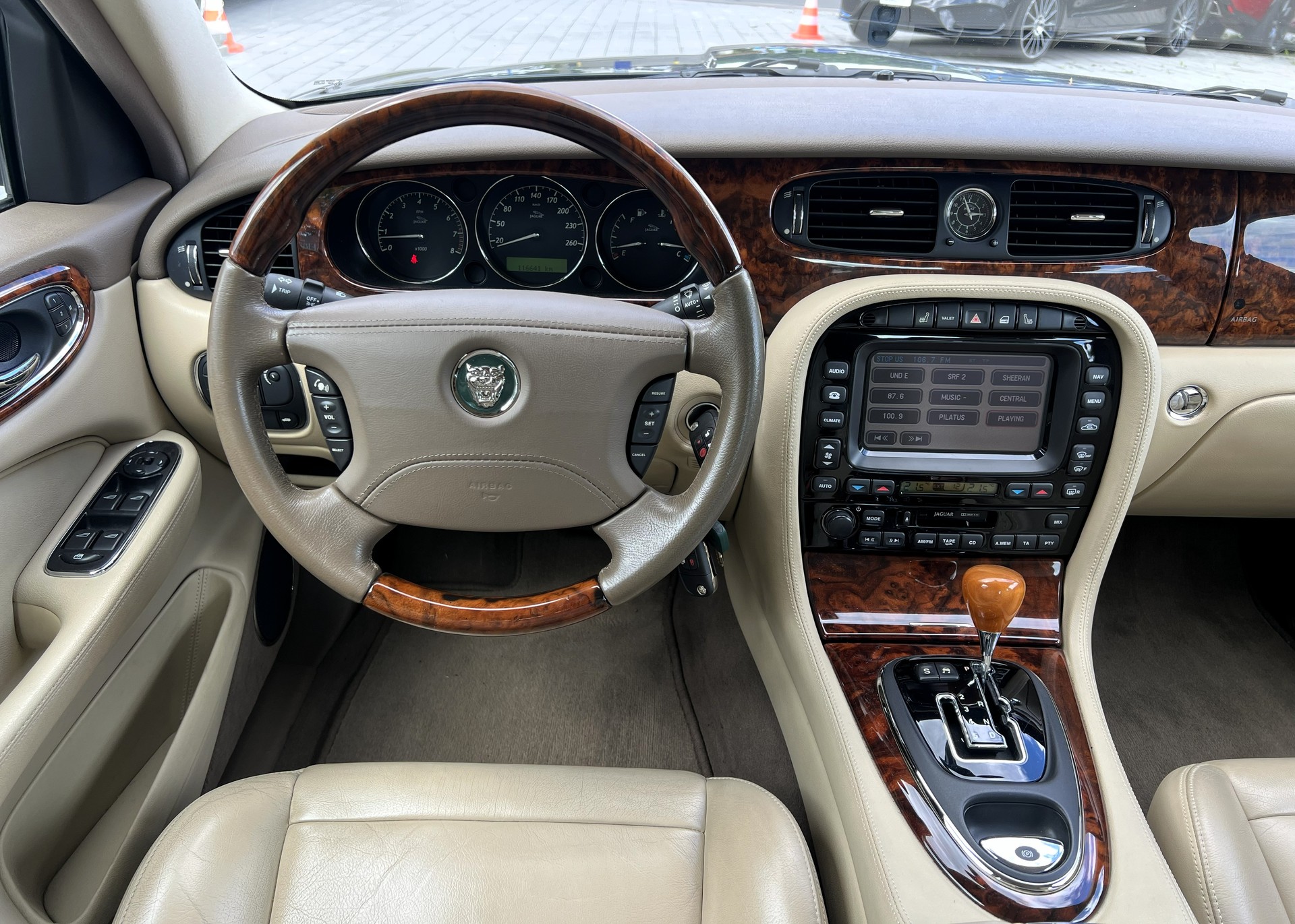 JAGUAR XJ8 3.5 V8 Classic-image-21