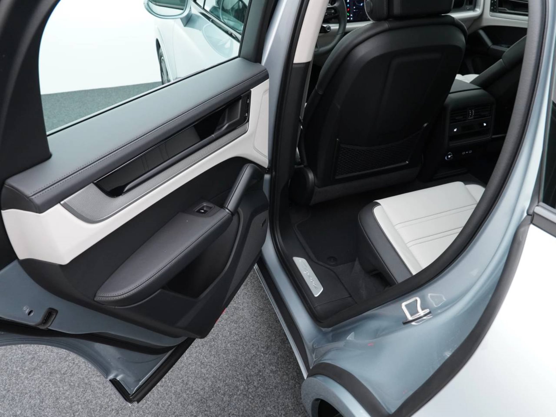 PORSCHE Cayenne S Coupé-image-27