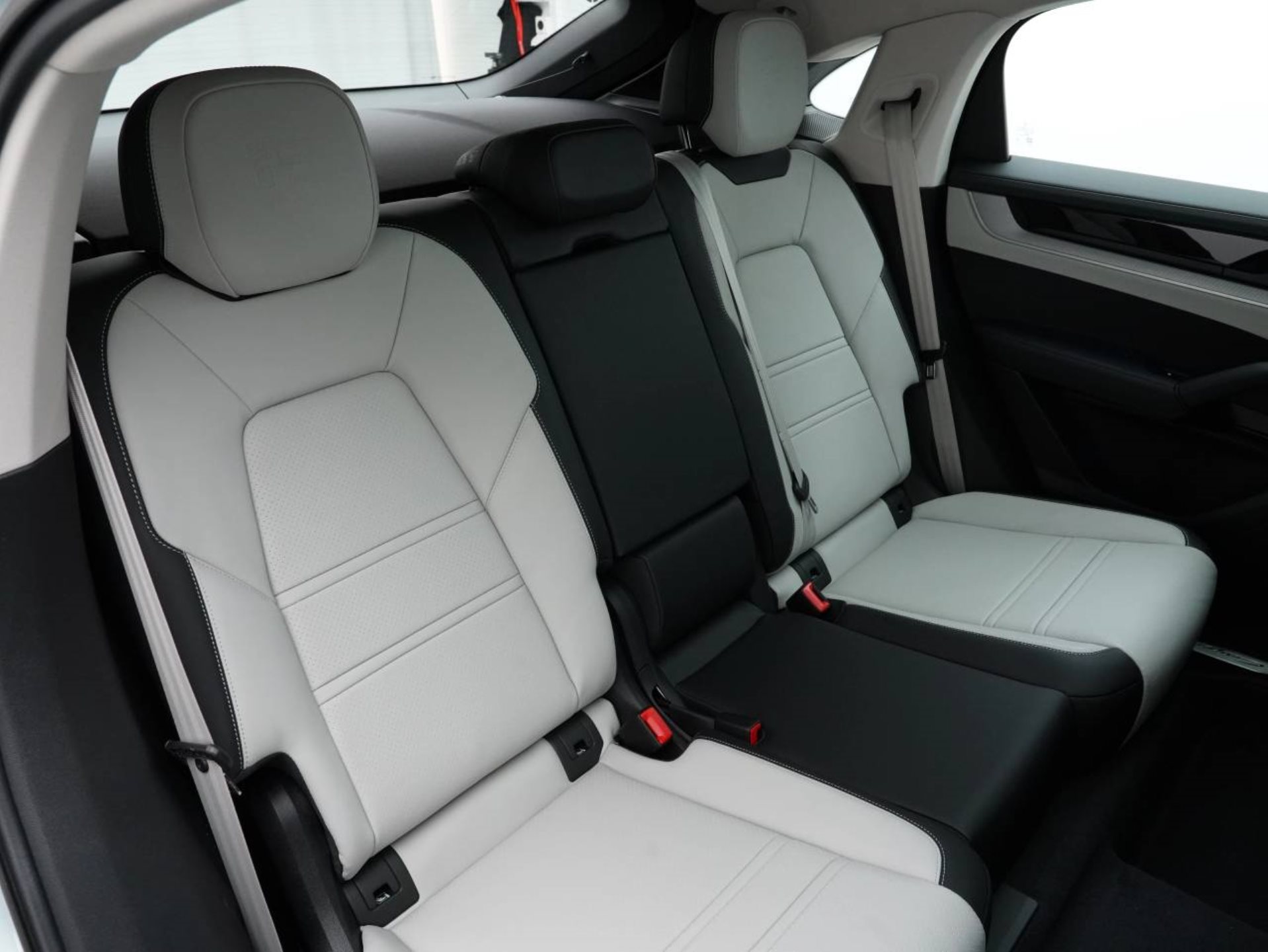 PORSCHE Cayenne S Coupé-image-30