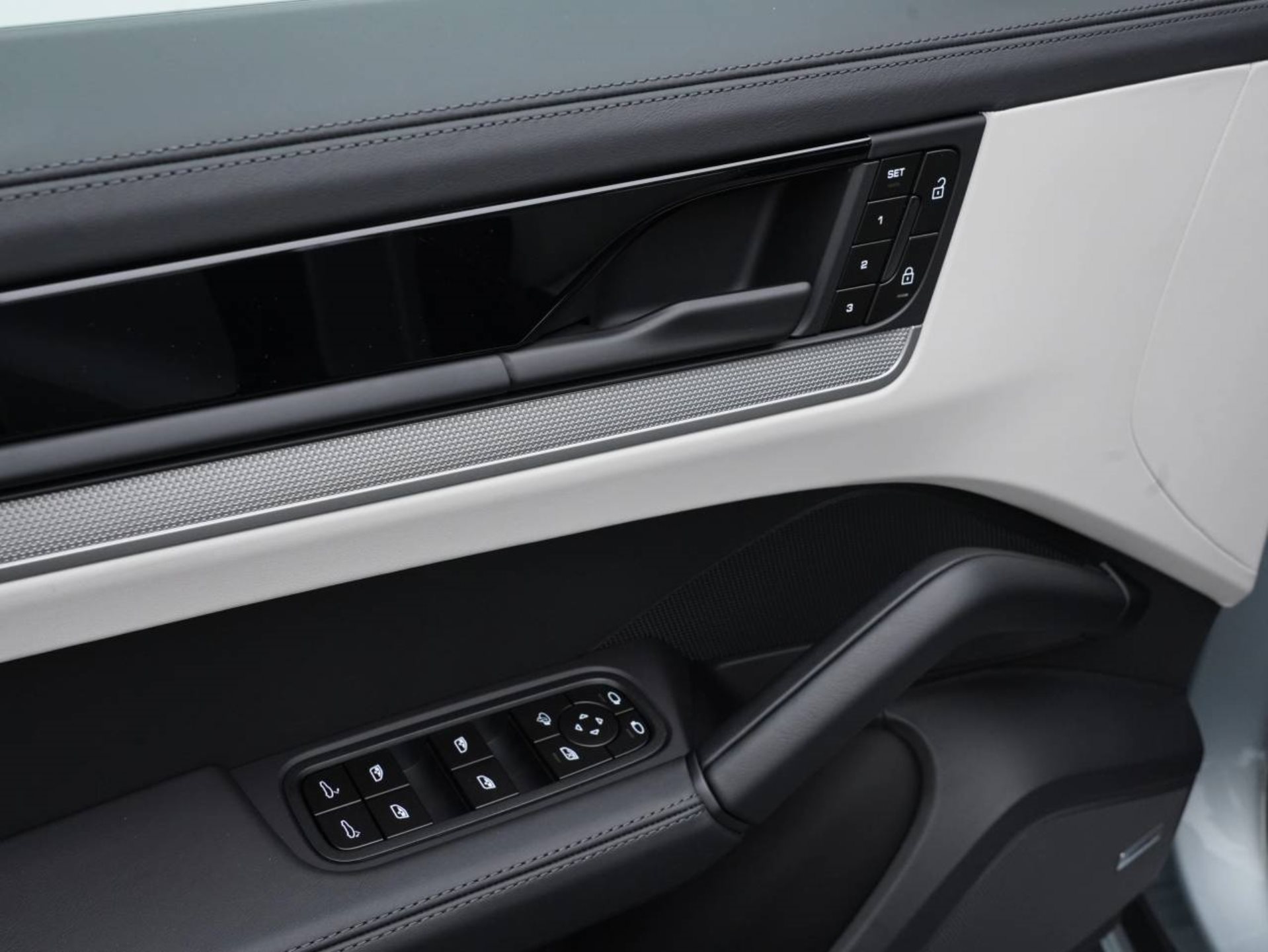 PORSCHE Cayenne S Coupé-image-21