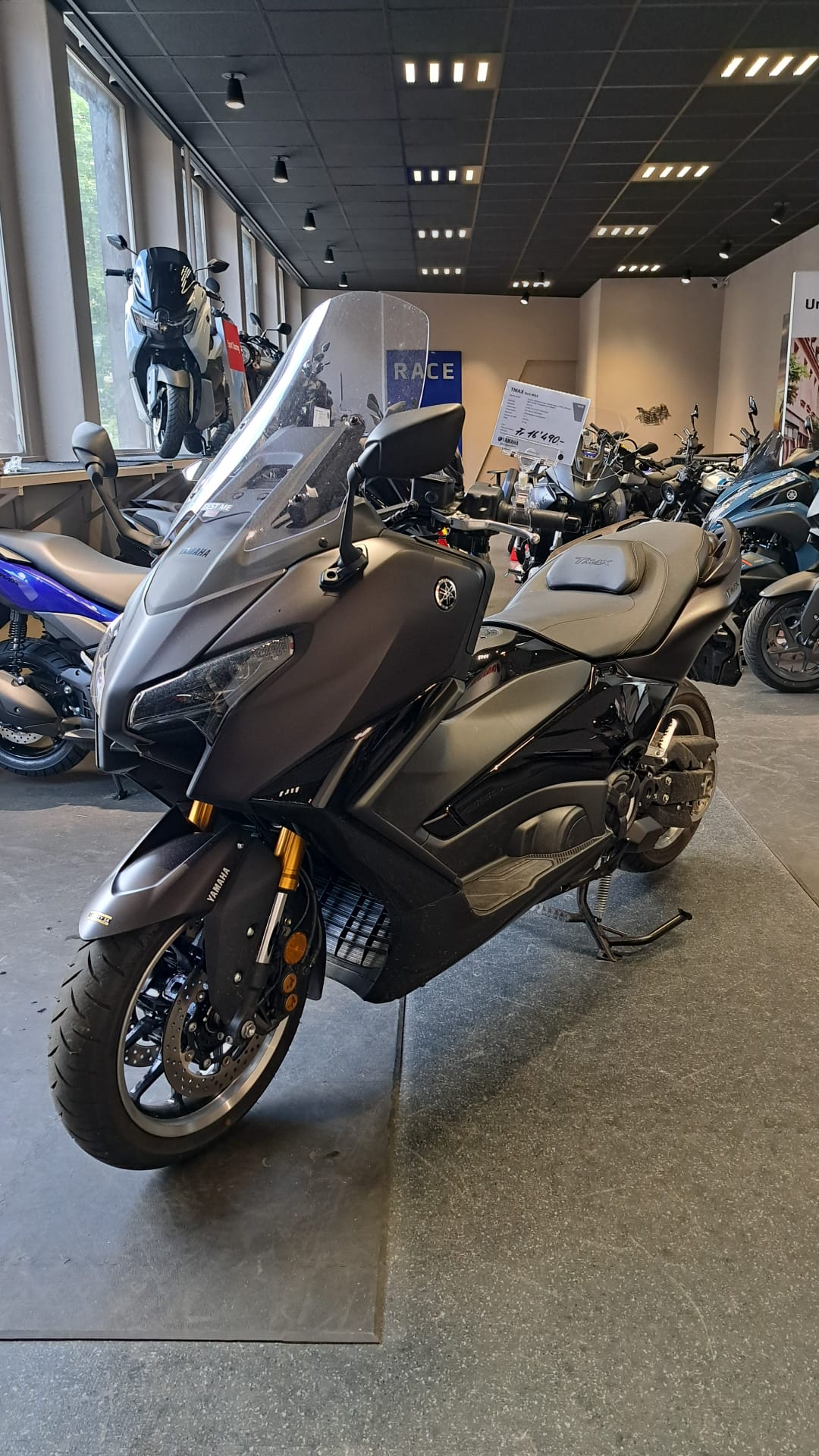 YAMAHA T-MAX Tech-Max XP 560 leasing 0%-showroom-element-2