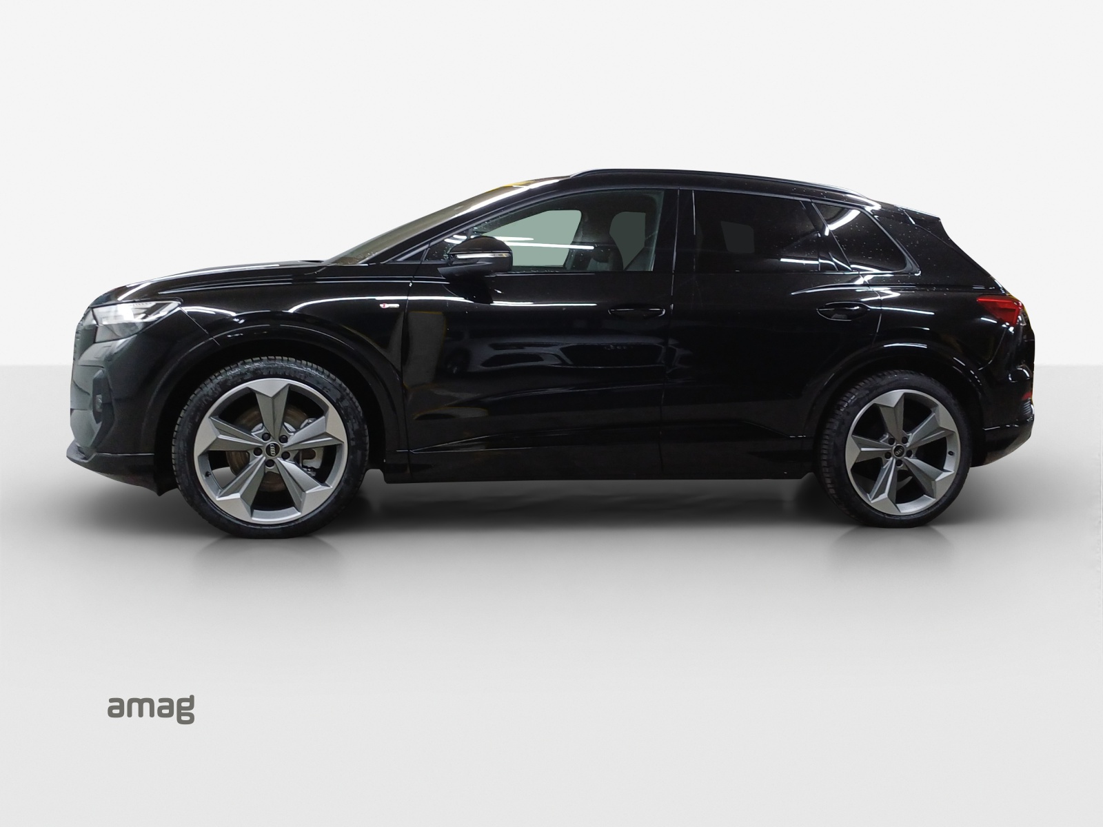 AUDI Q4 e-tron 45 quattro-showroom-element-1