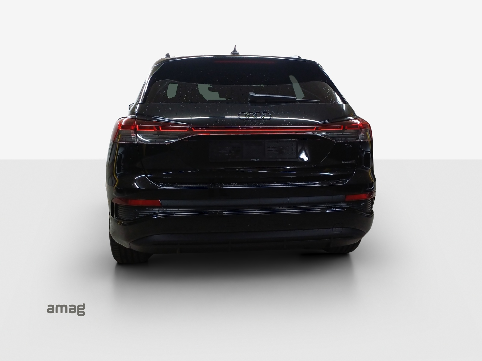 AUDI Q4 e-tron 45 quattro-showroom-element-3