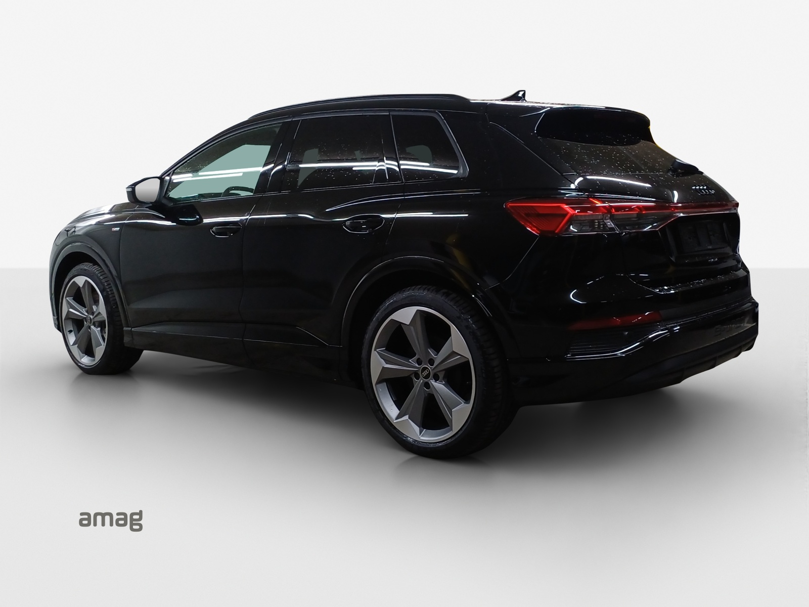 AUDI Q4 e-tron 45 quattro-showroom-element-2