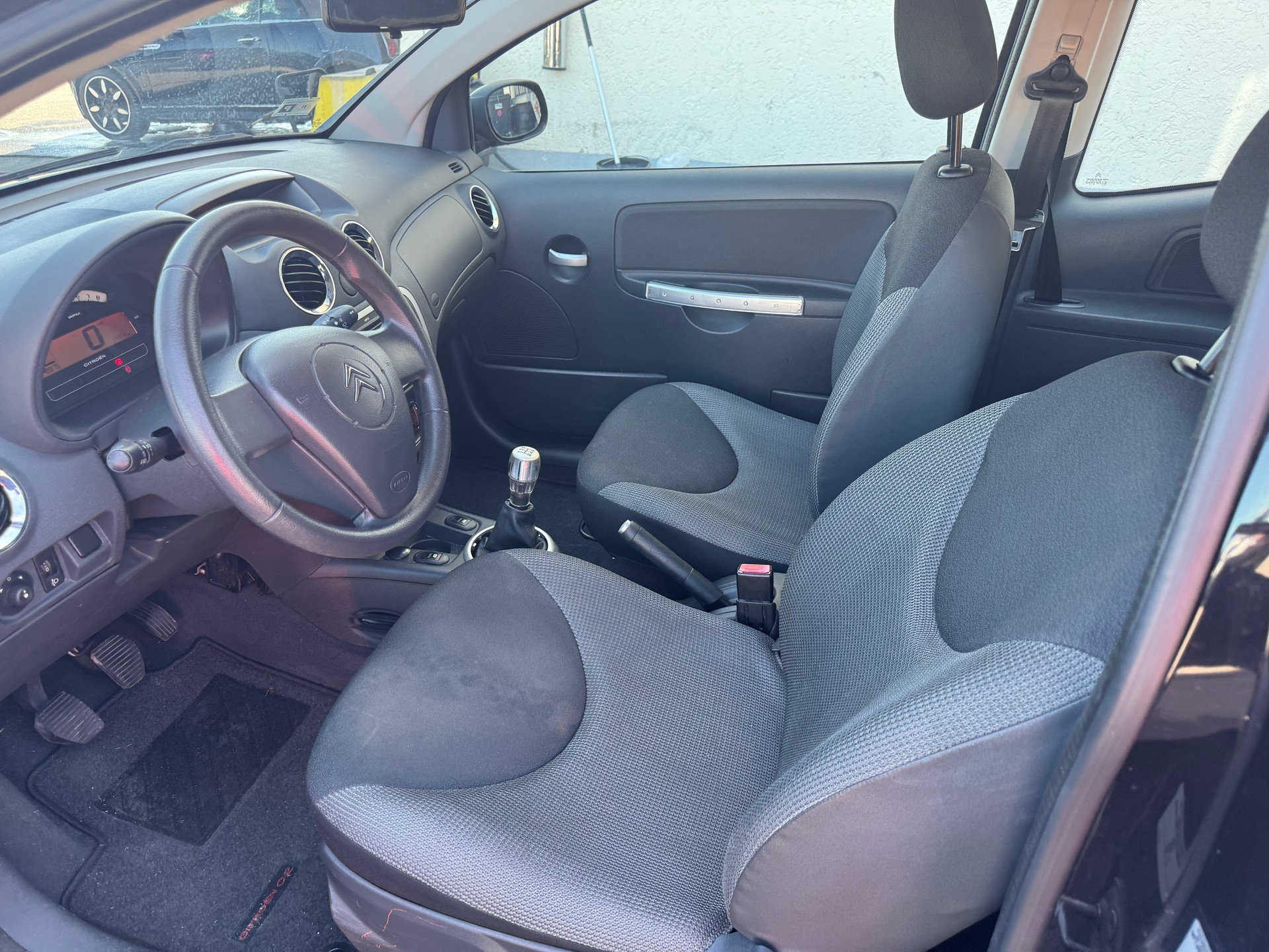 CITROEN C2 1.4i Exclusive-image-7
