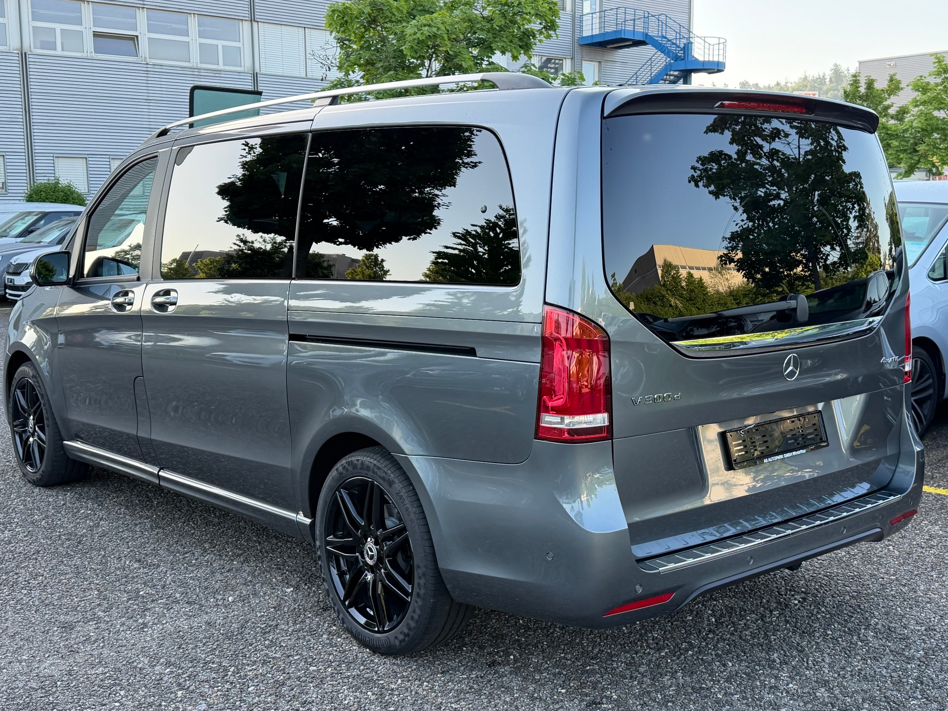 MERCEDES-BENZ V 300 d lang Avantgarde 4Matic 9G-Tronic-image-6