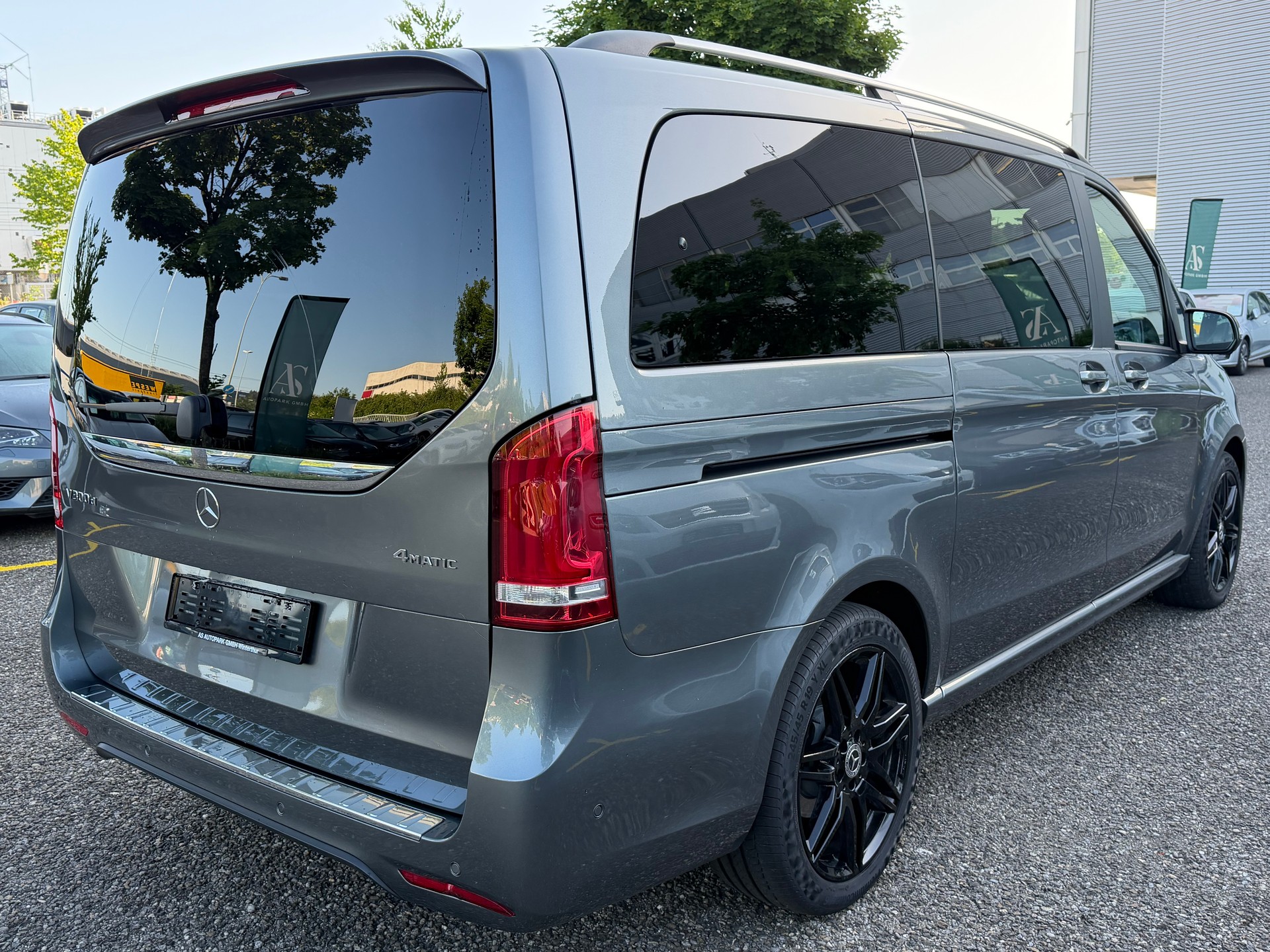MERCEDES-BENZ V 300 d lang Avantgarde 4Matic 9G-Tronic-image-4