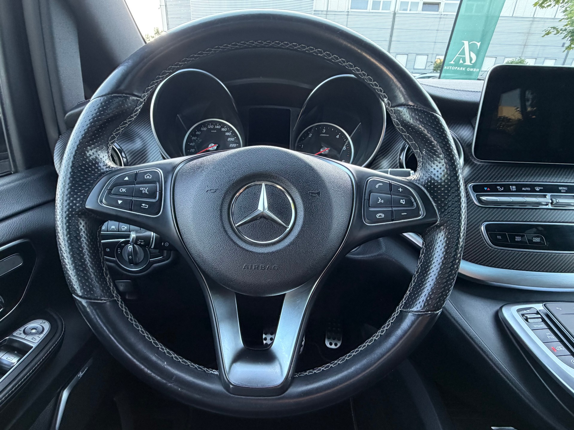 MERCEDES-BENZ V 300 d lang Avantgarde 4Matic 9G-Tronic-image-11