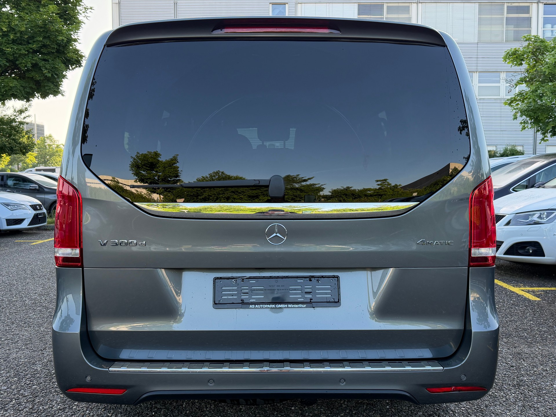 MERCEDES-BENZ V 300 d lang Avantgarde 4Matic 9G-Tronic-image-5