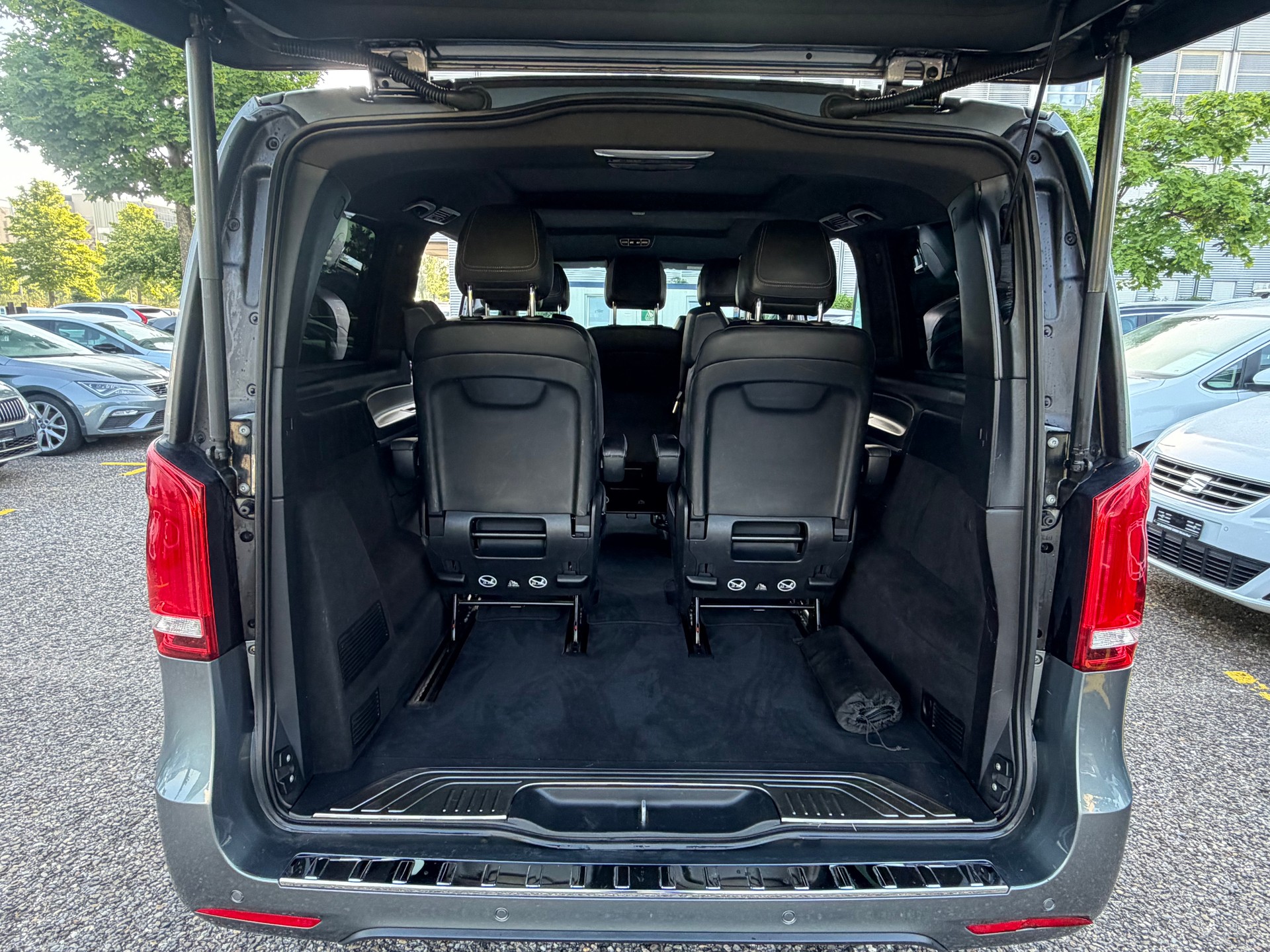 MERCEDES-BENZ V 300 d lang Avantgarde 4Matic 9G-Tronic-image-25