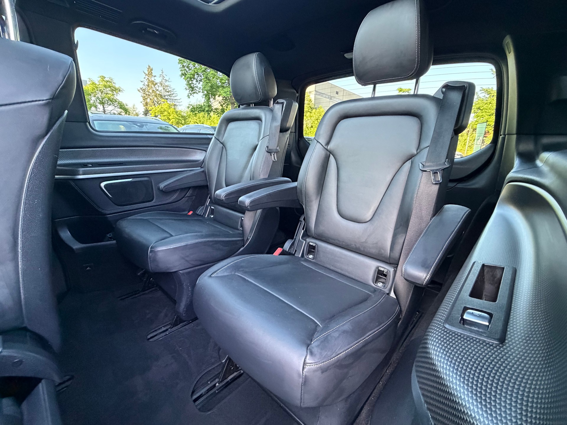 MERCEDES-BENZ V 300 d lang Avantgarde 4Matic 9G-Tronic-image-9