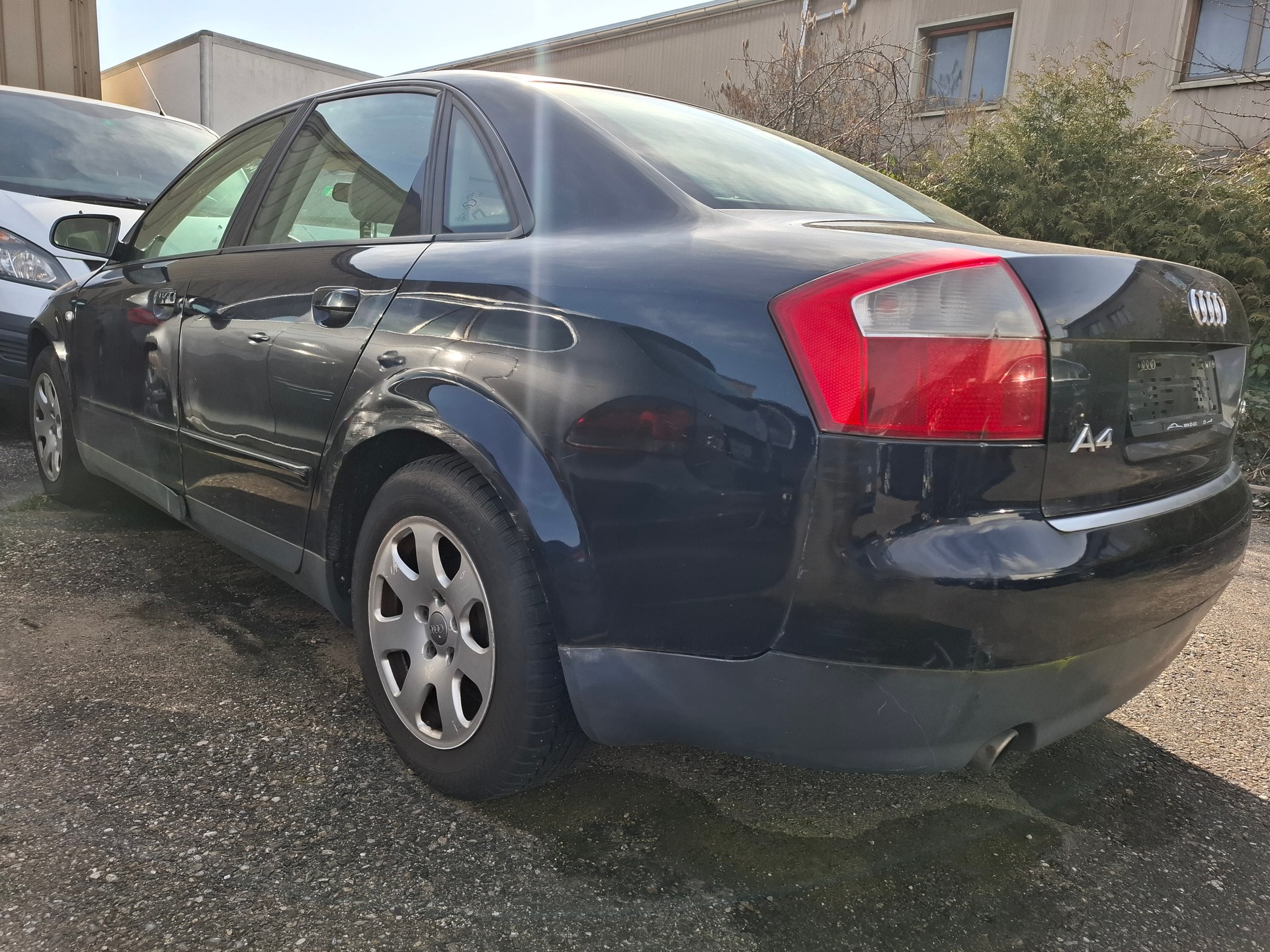 AUDI A4 2.0-showroom-element-2