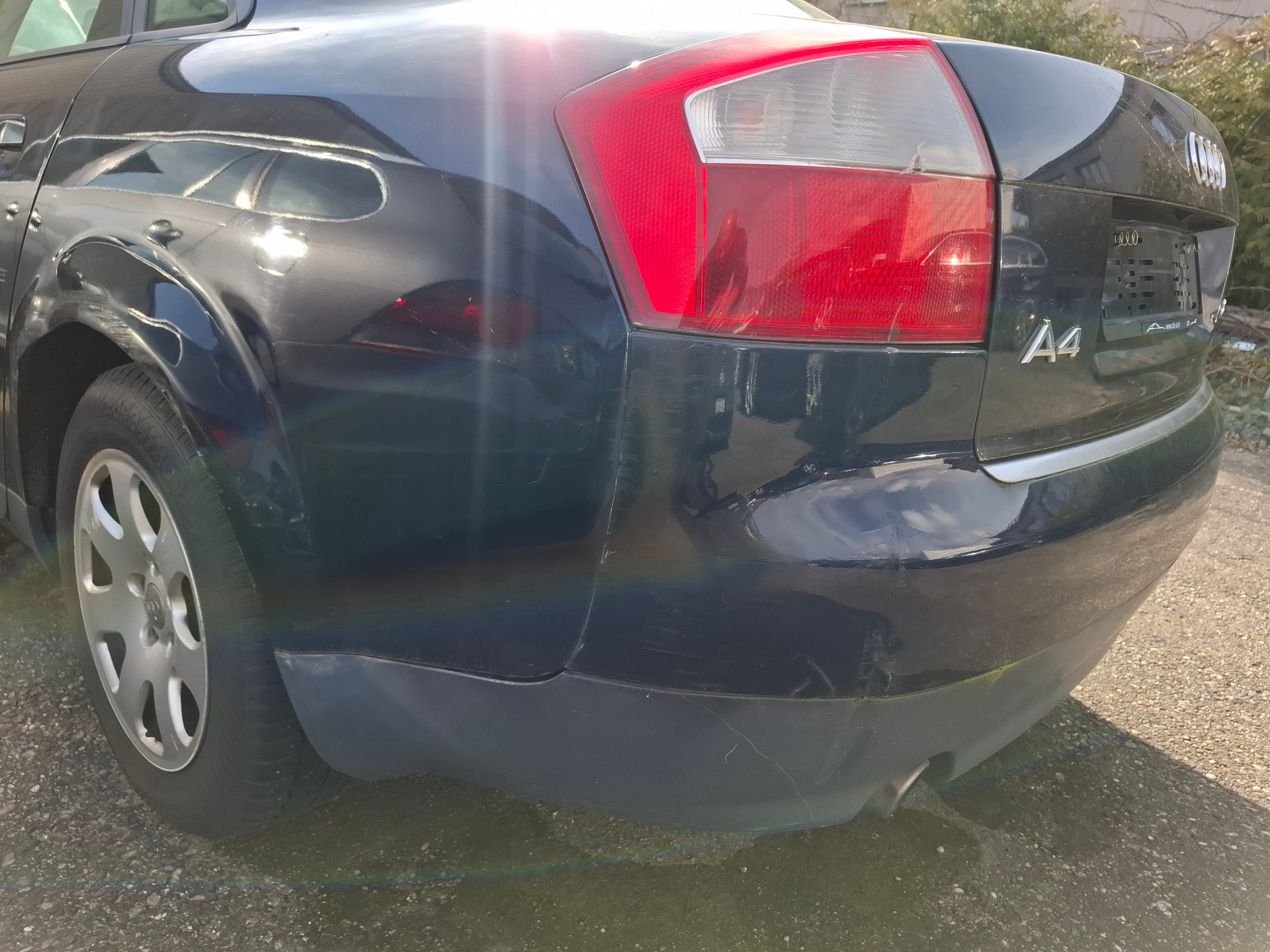 AUDI A4 2.0-showroom-element-3