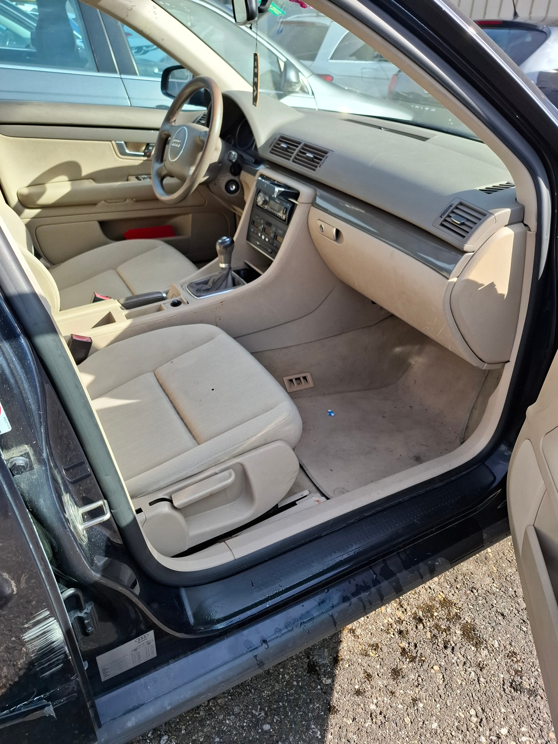 AUDI A4 2.0-image-11