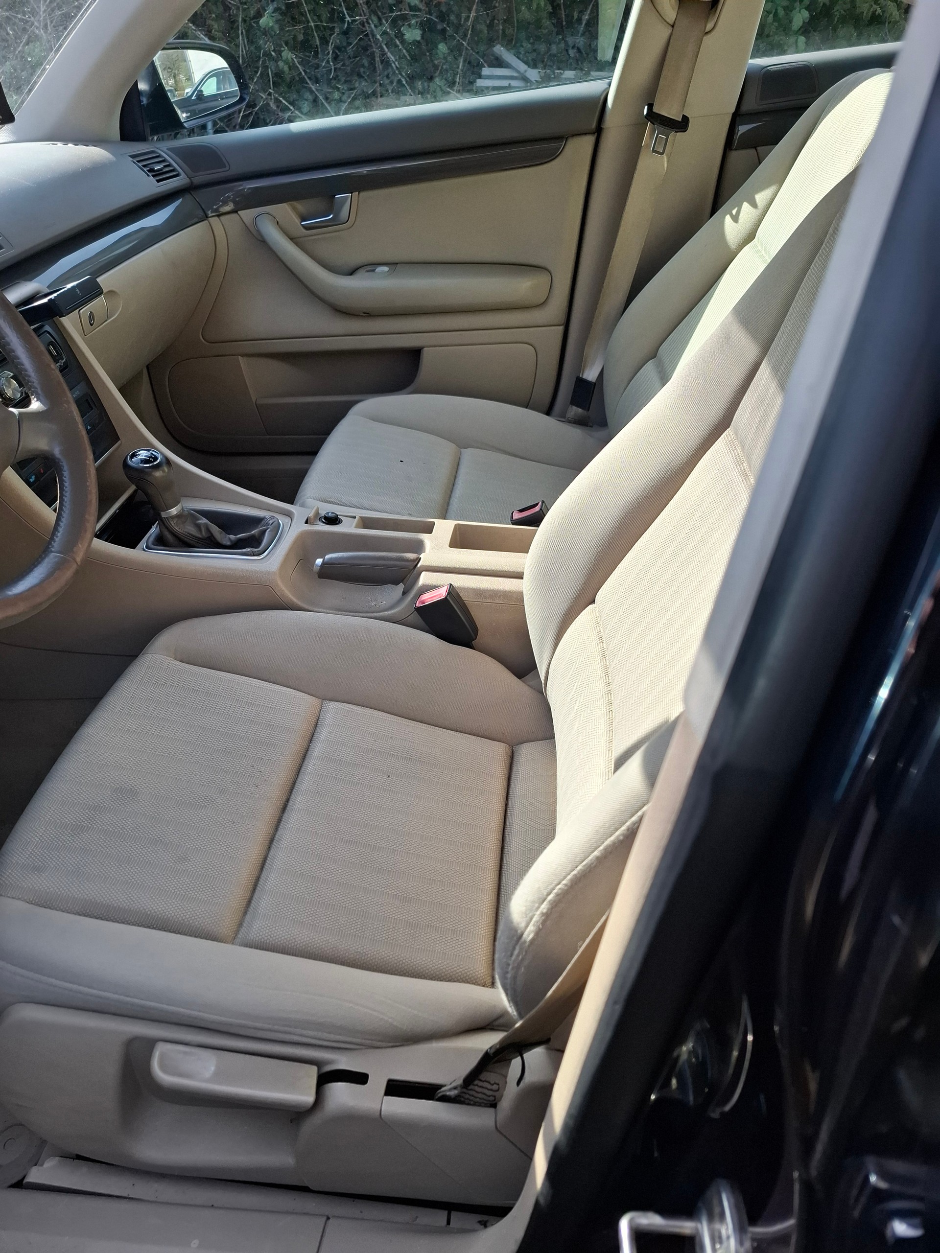 AUDI A4 2.0-image-10