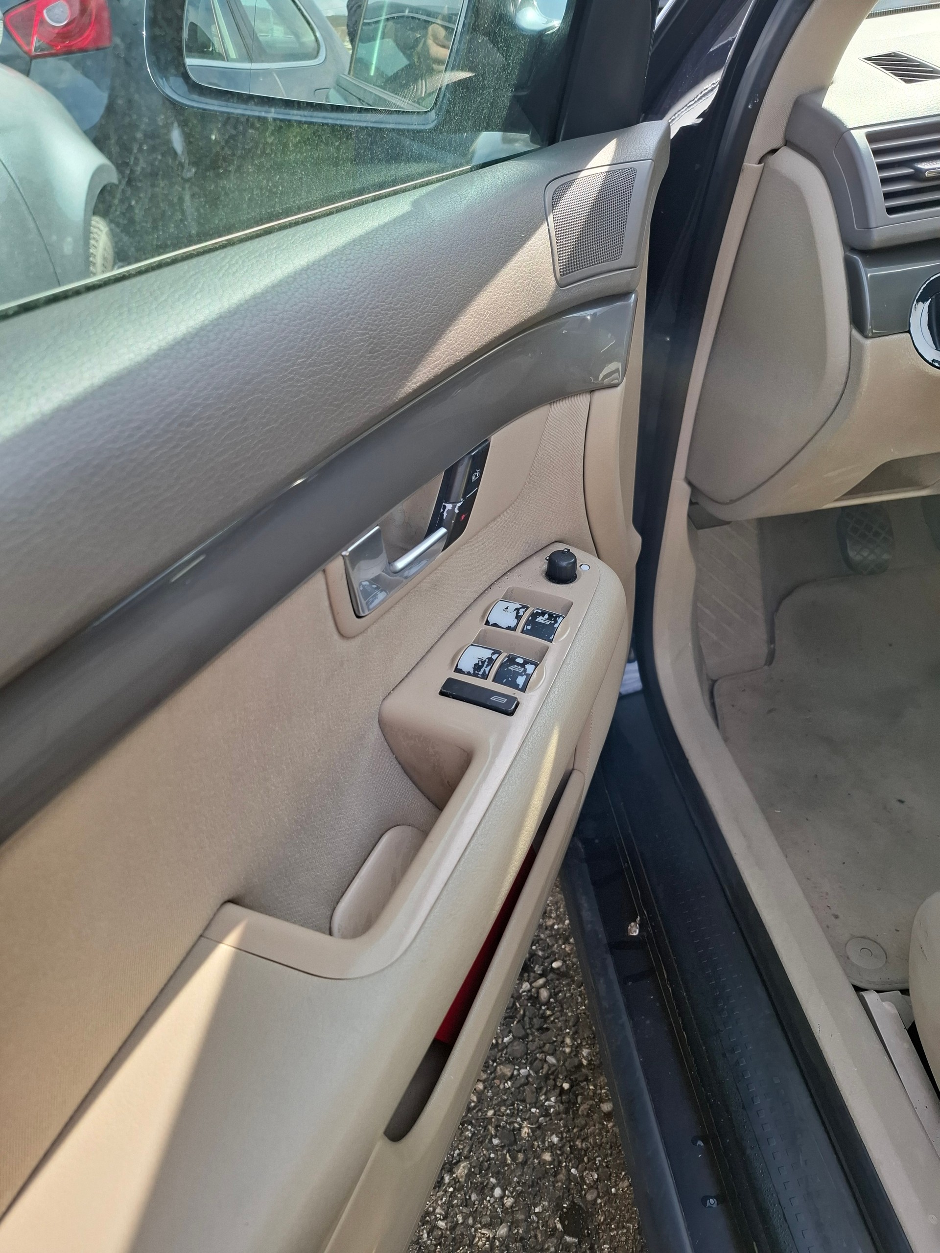 AUDI A4 2.0-image-14