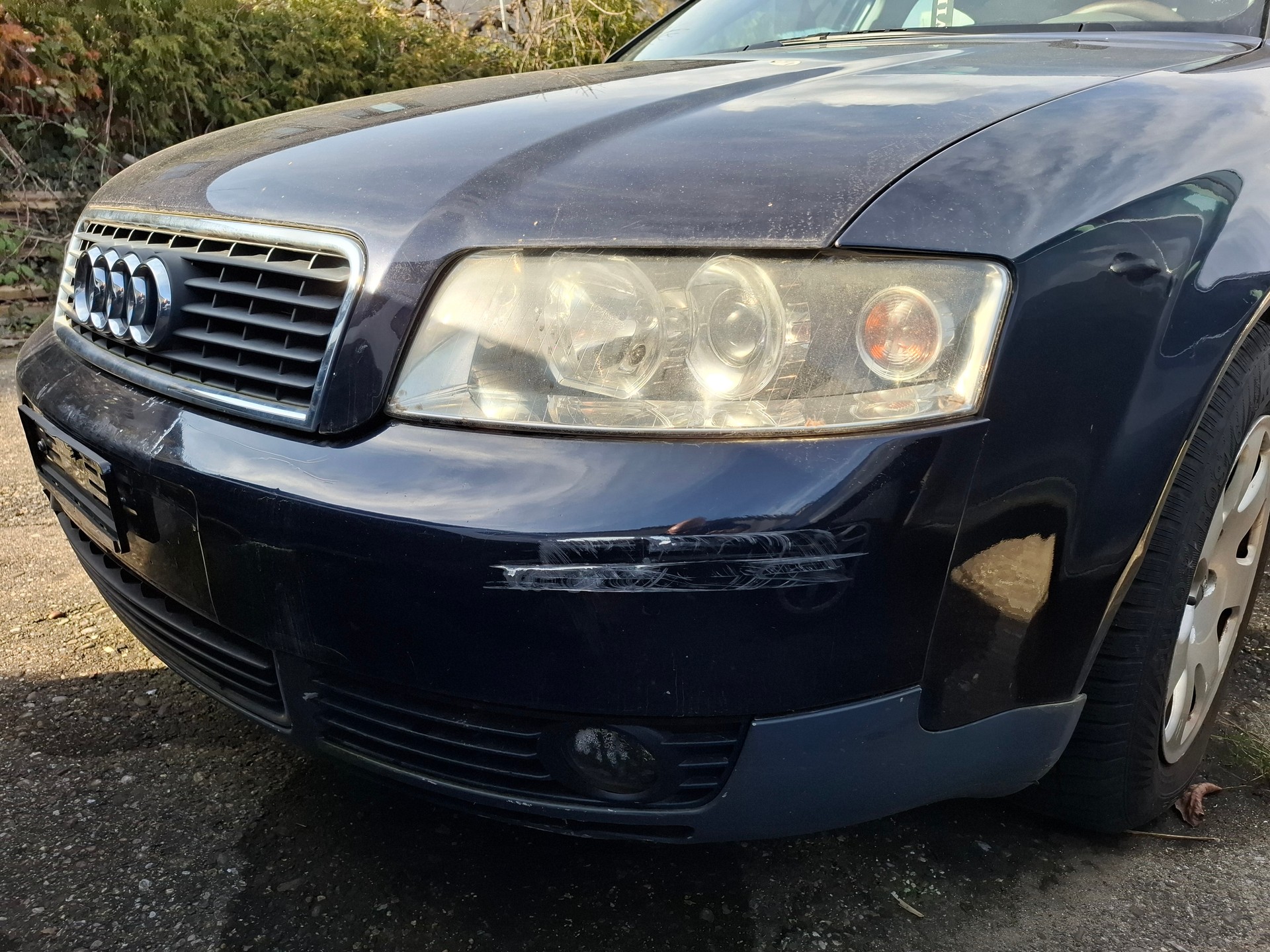 AUDI A4 2.0-showroom-element-1