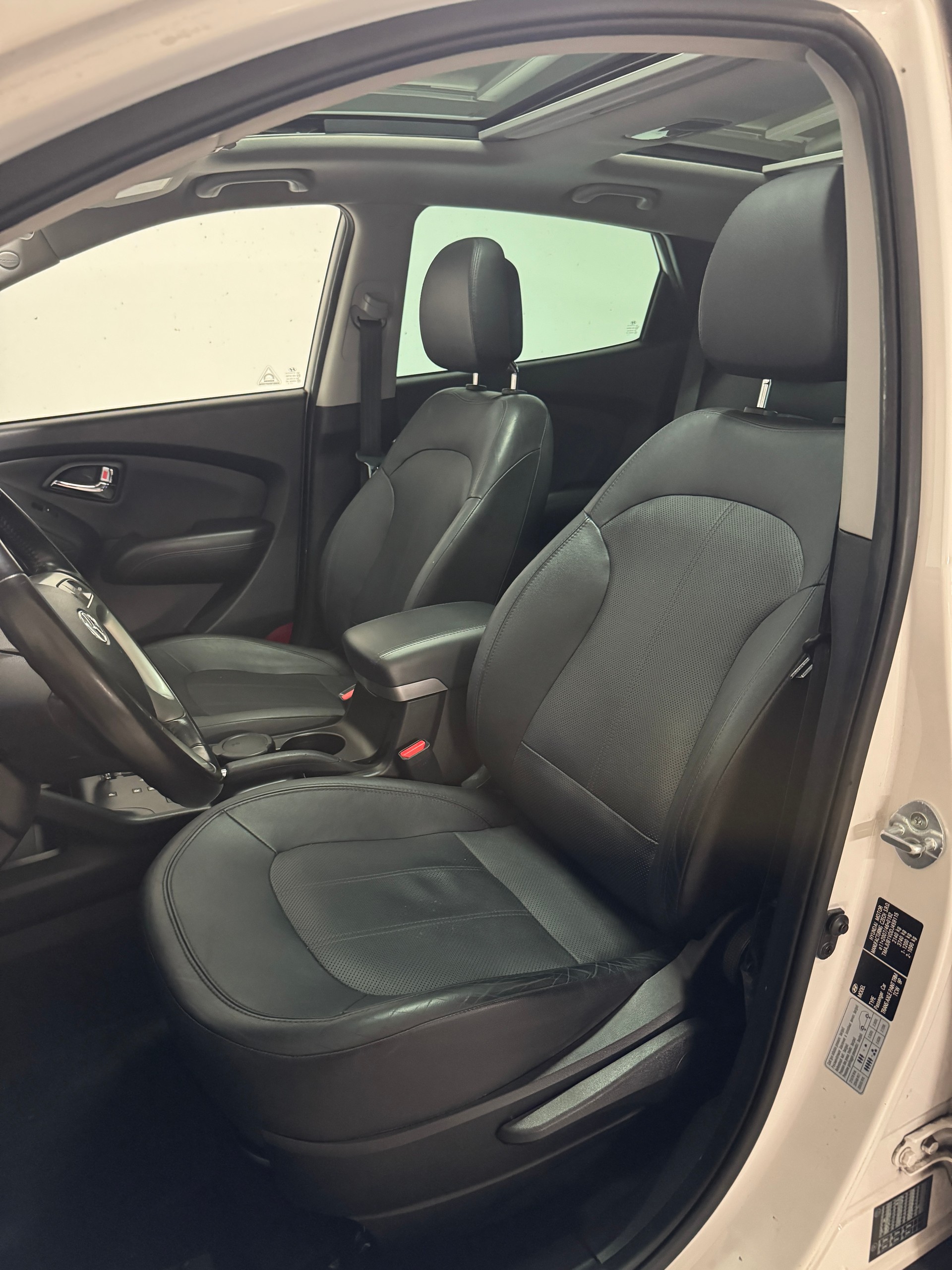 HYUNDAI iX 35 2.0 CRDi Premium 4WD Automatic-image-6