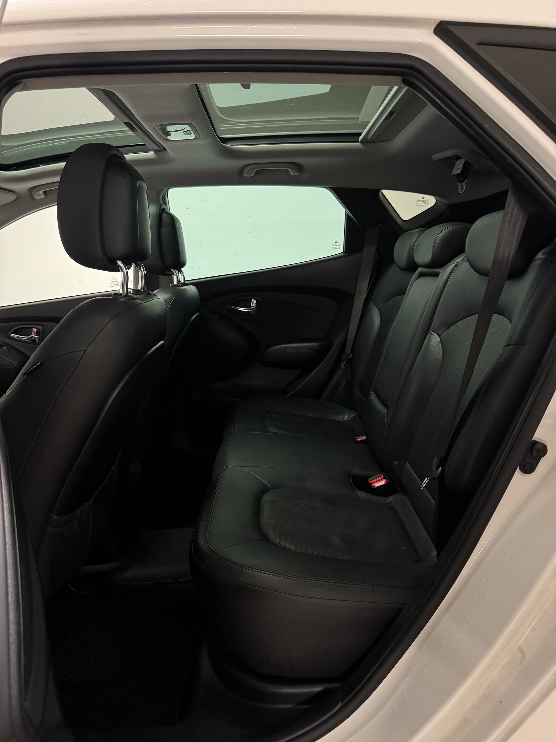 HYUNDAI iX 35 2.0 CRDi Premium 4WD Automatic-image-8