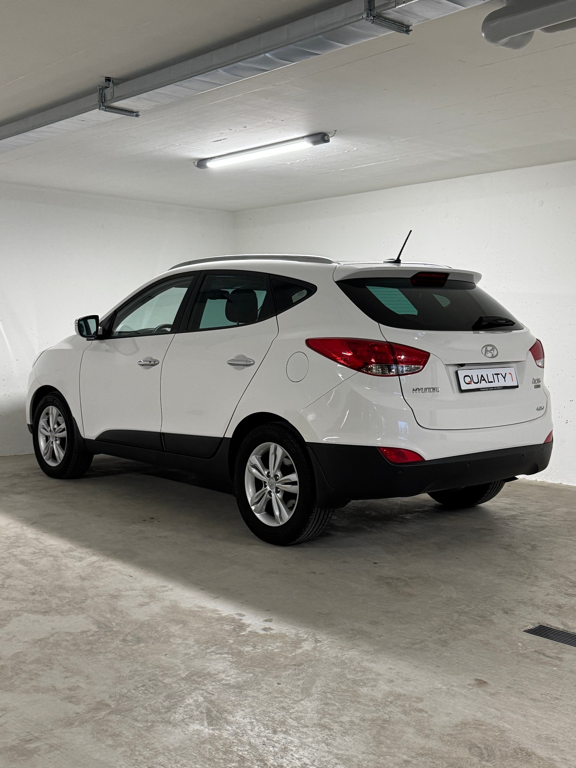 HYUNDAI iX 35 2.0 CRDi Premium 4WD Automatic-image-4