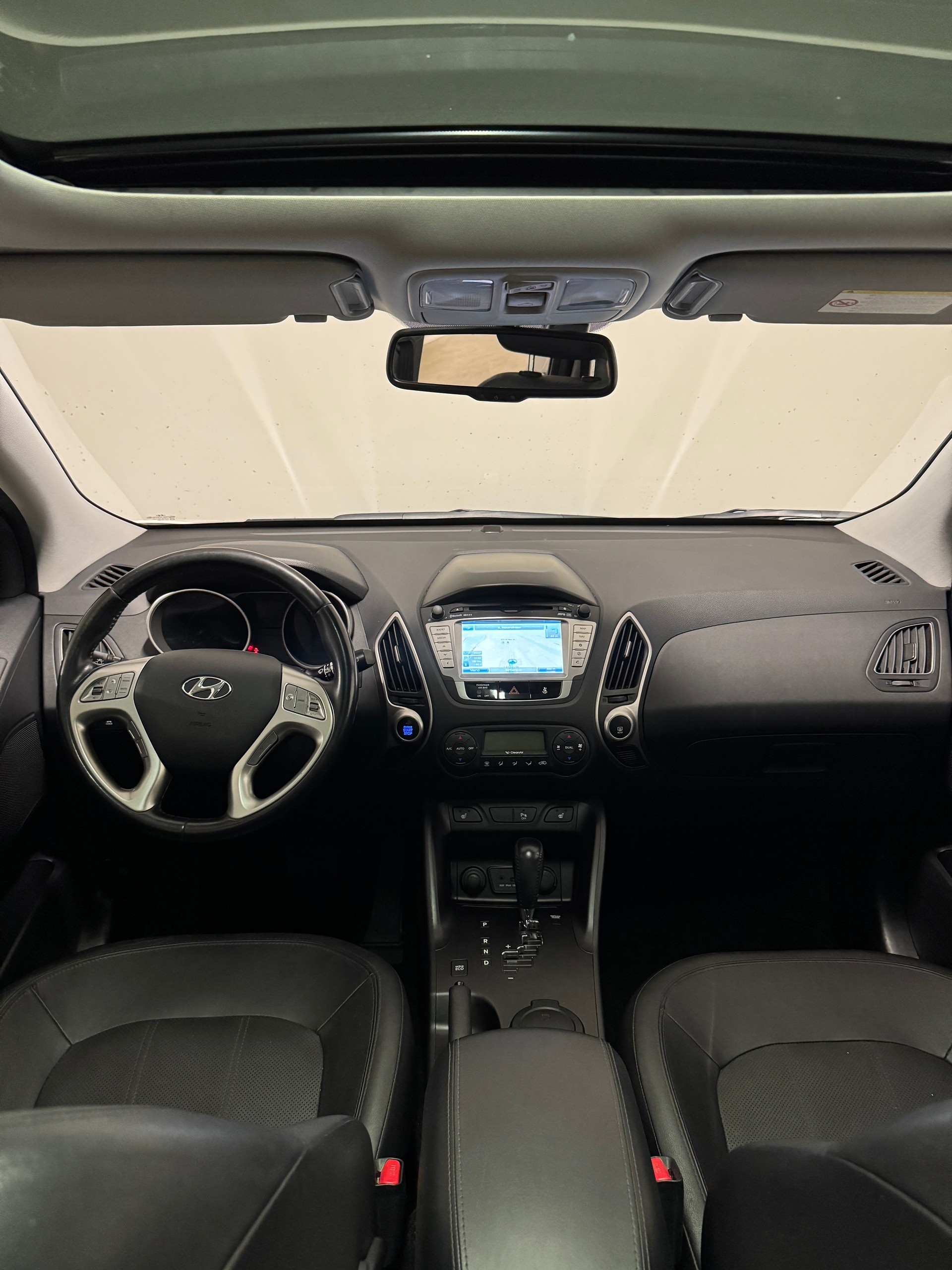 HYUNDAI iX 35 2.0 CRDi Premium 4WD Automatic-image-9