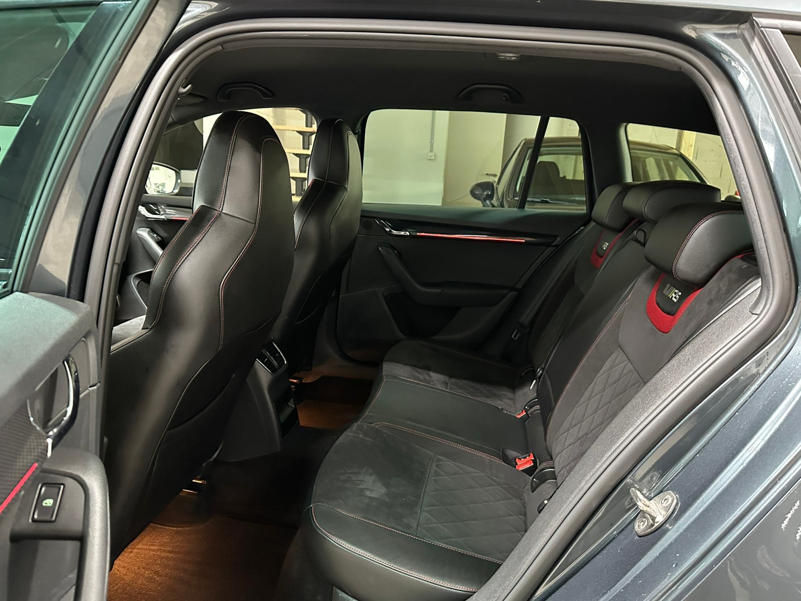 SKODA Octavia Combi 2.0 TDI RS 4x4 DSG-image-6