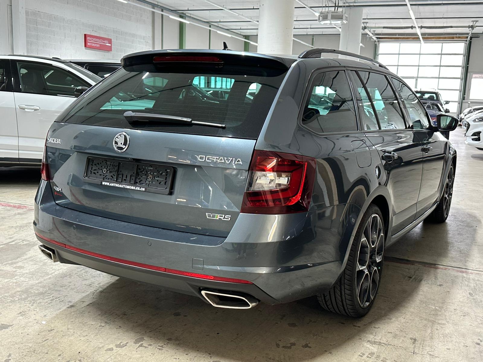 SKODA Octavia Combi 2.0 TDI RS 4x4 DSG-image-3