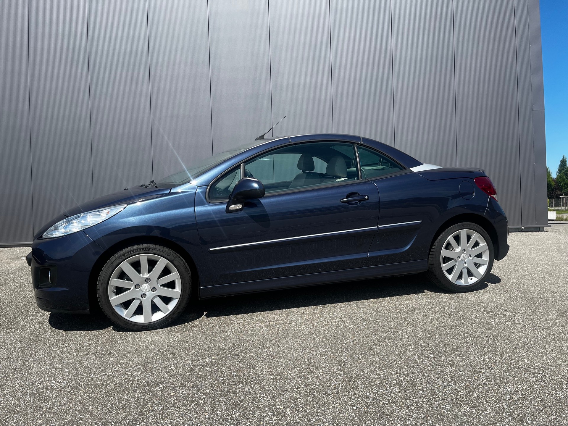 PEUGEOT 207 CC 1.6 16V Allure Automatic-image-2