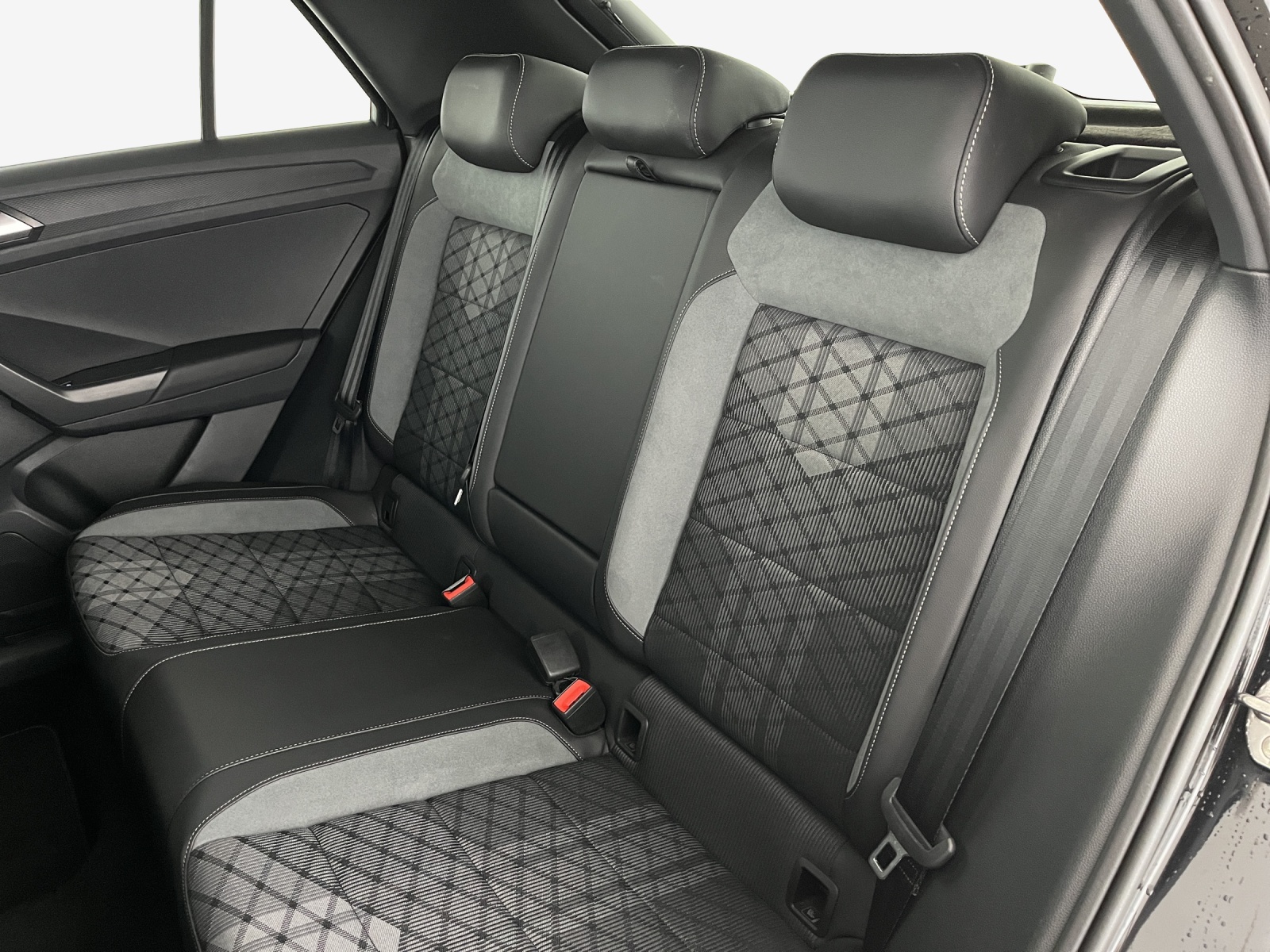 VW T-Roc 2.0 TSI R-Line DSG 4Motion-image-11