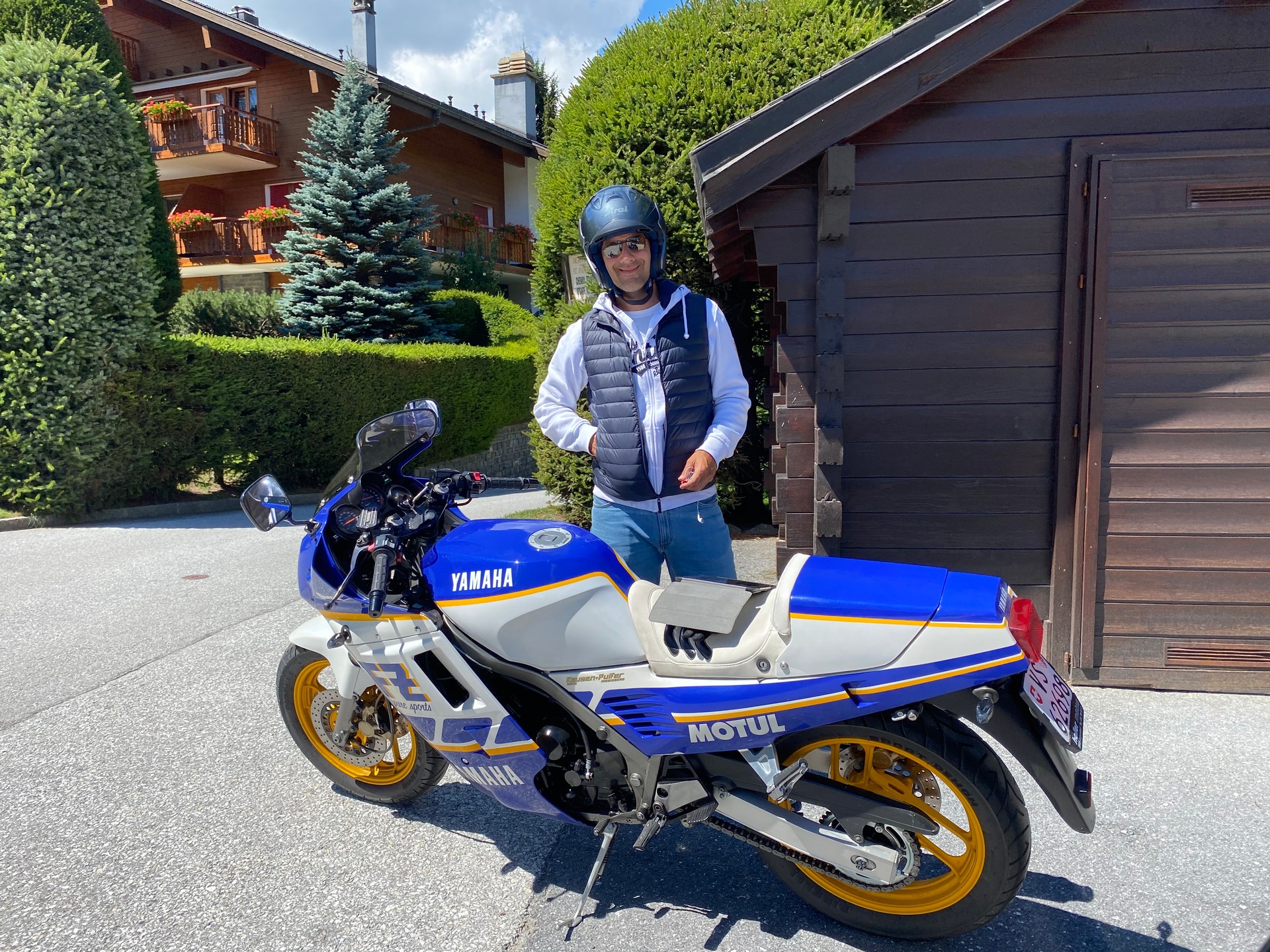 YAMAHA FZ 750-image-0