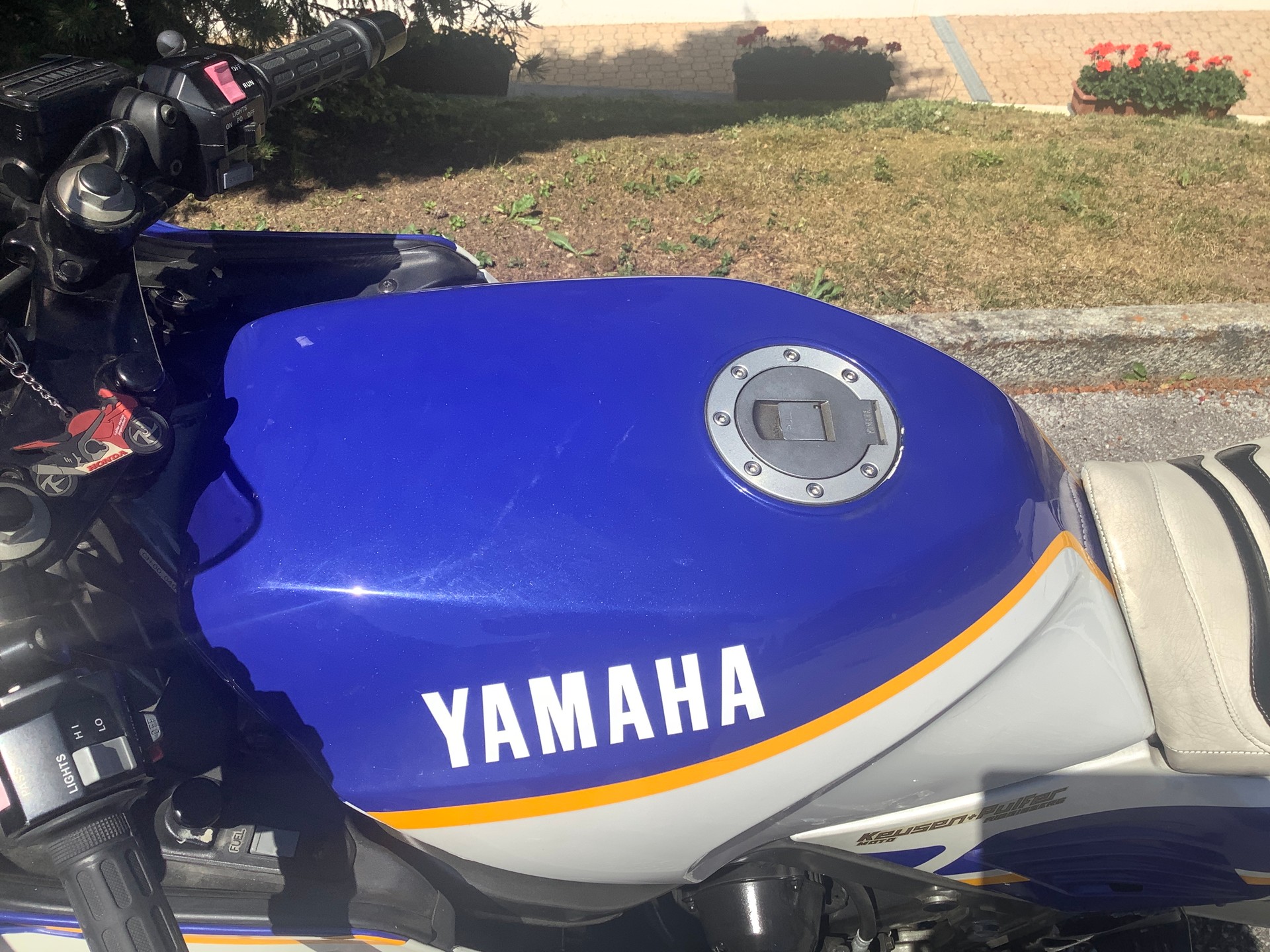 YAMAHA FZ 750-image-7