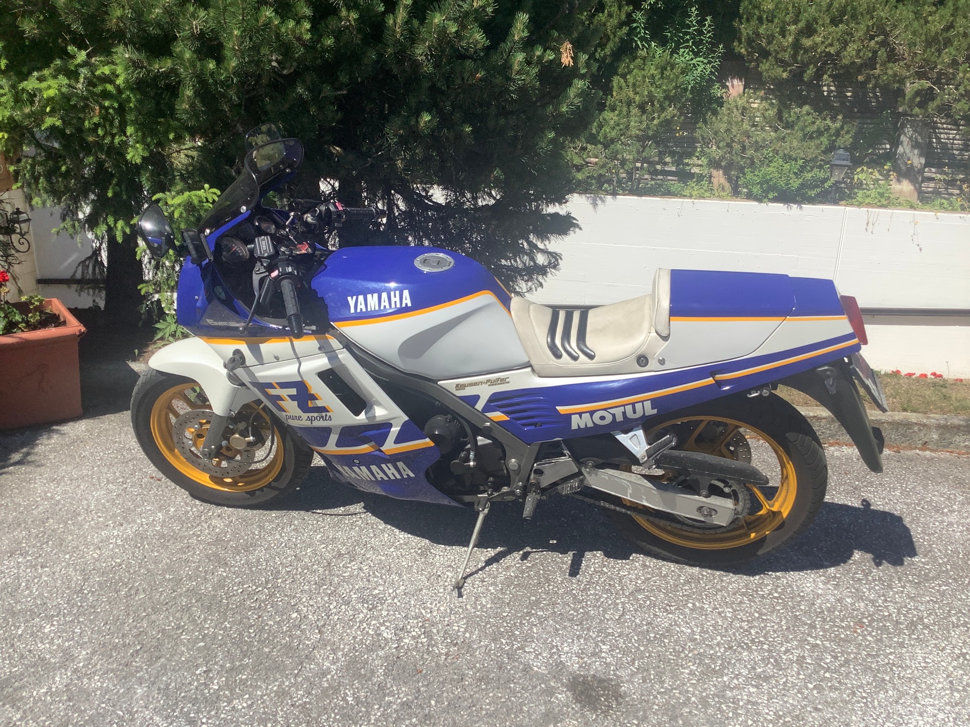 YAMAHA FZ 750-image-2